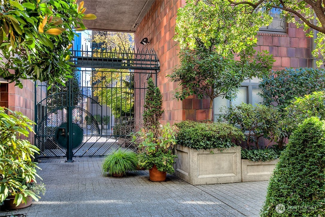 2021 1st Avenue Unit: G4