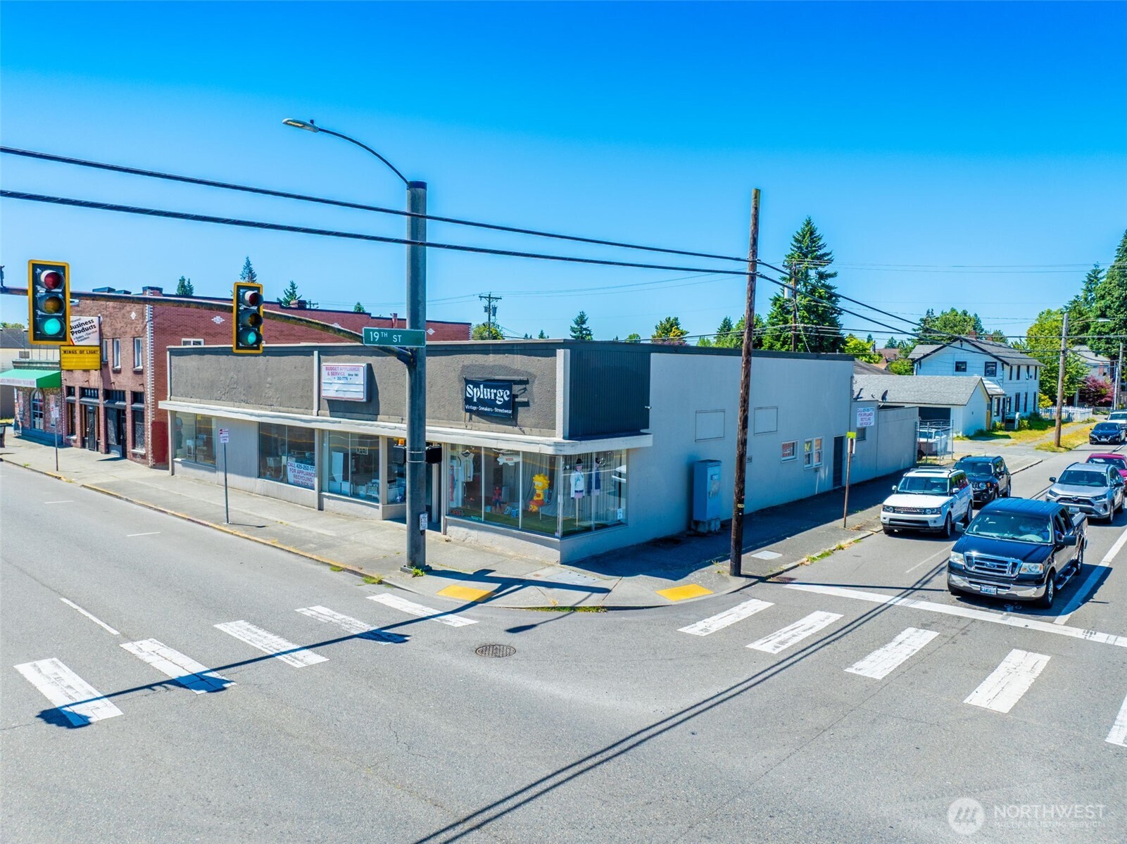 1906 Broadway Avenue