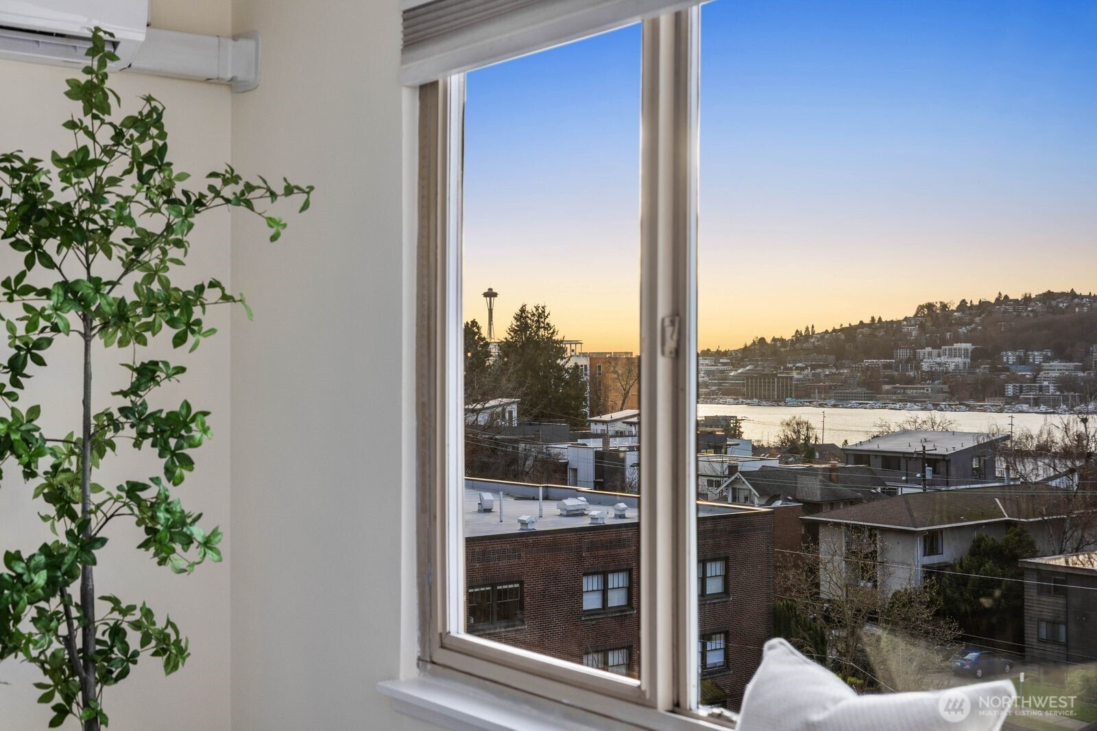 2703 Boylston Avenue E Unit: 302