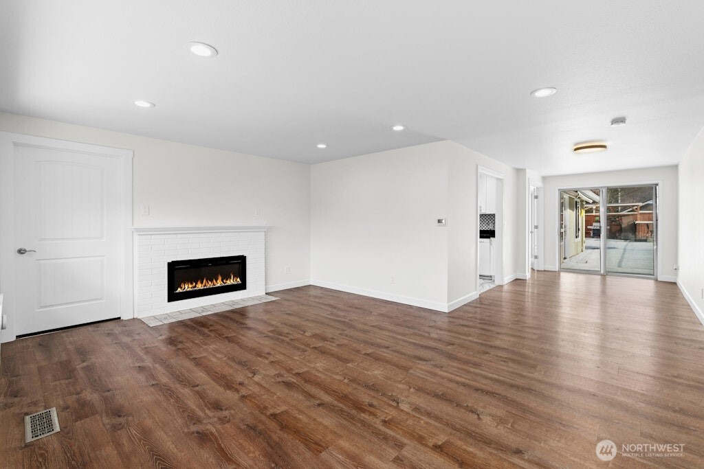 13708 10th Avenue S
