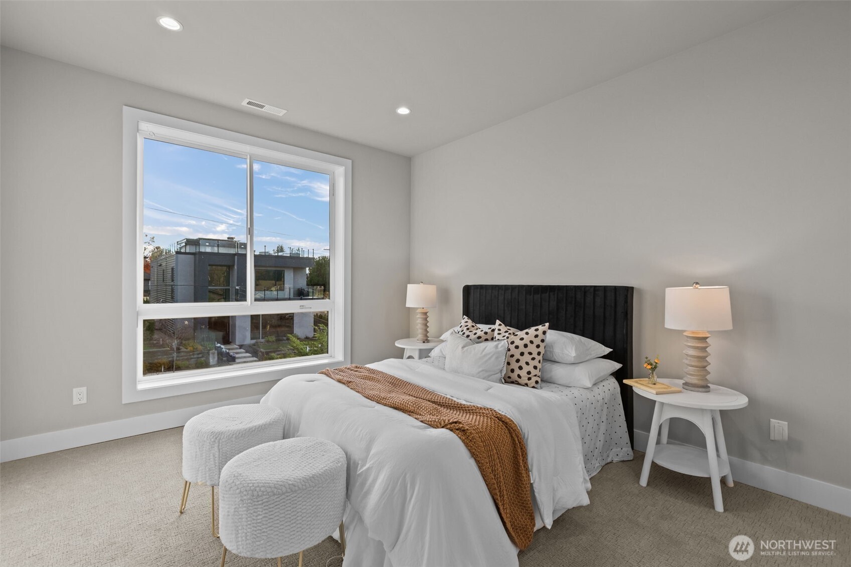 904 N 33rd Place