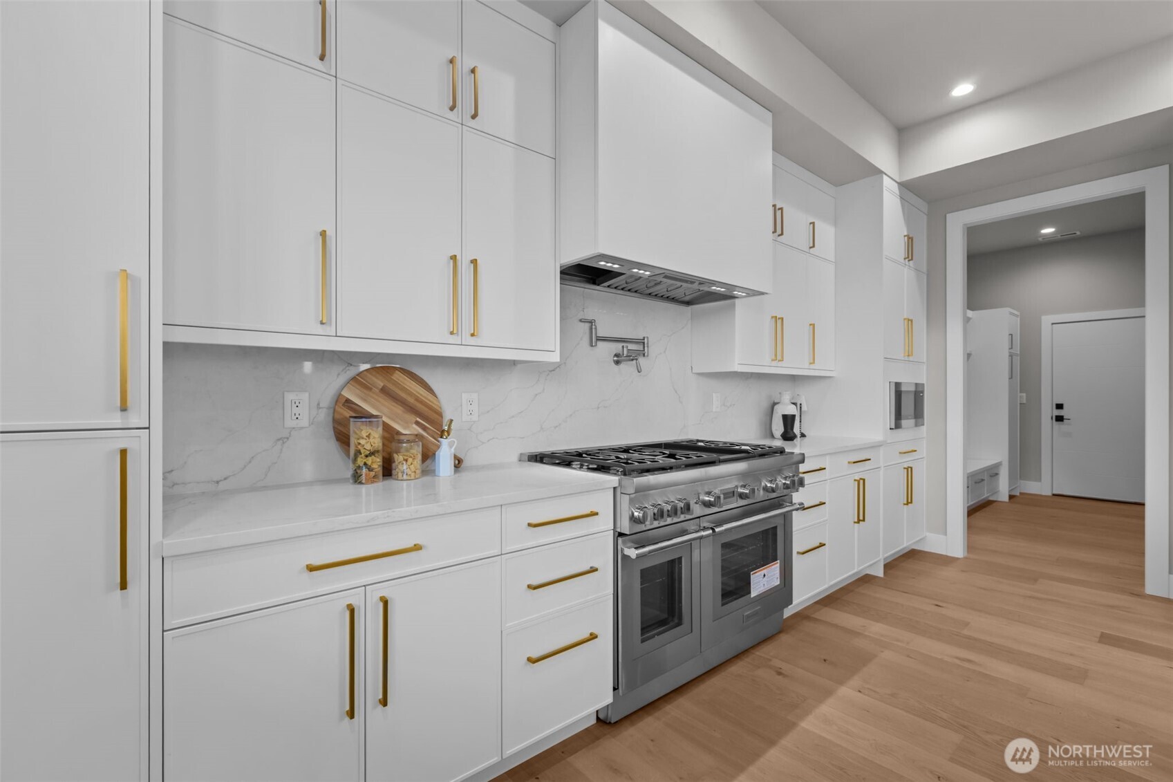 904 N 33rd Place