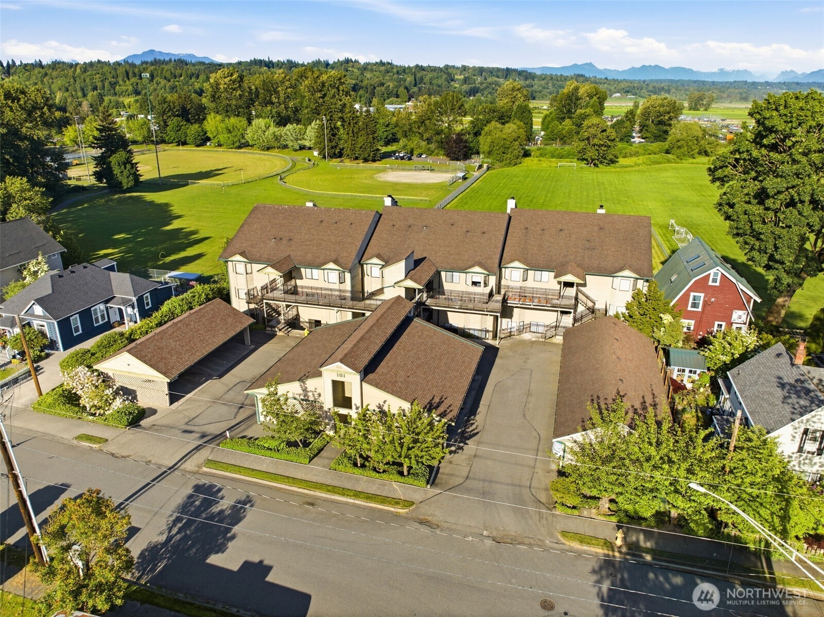 101 Pine Ave Unit: 105