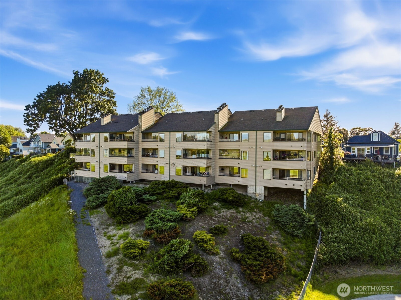 101 Pine Ave Unit: 105