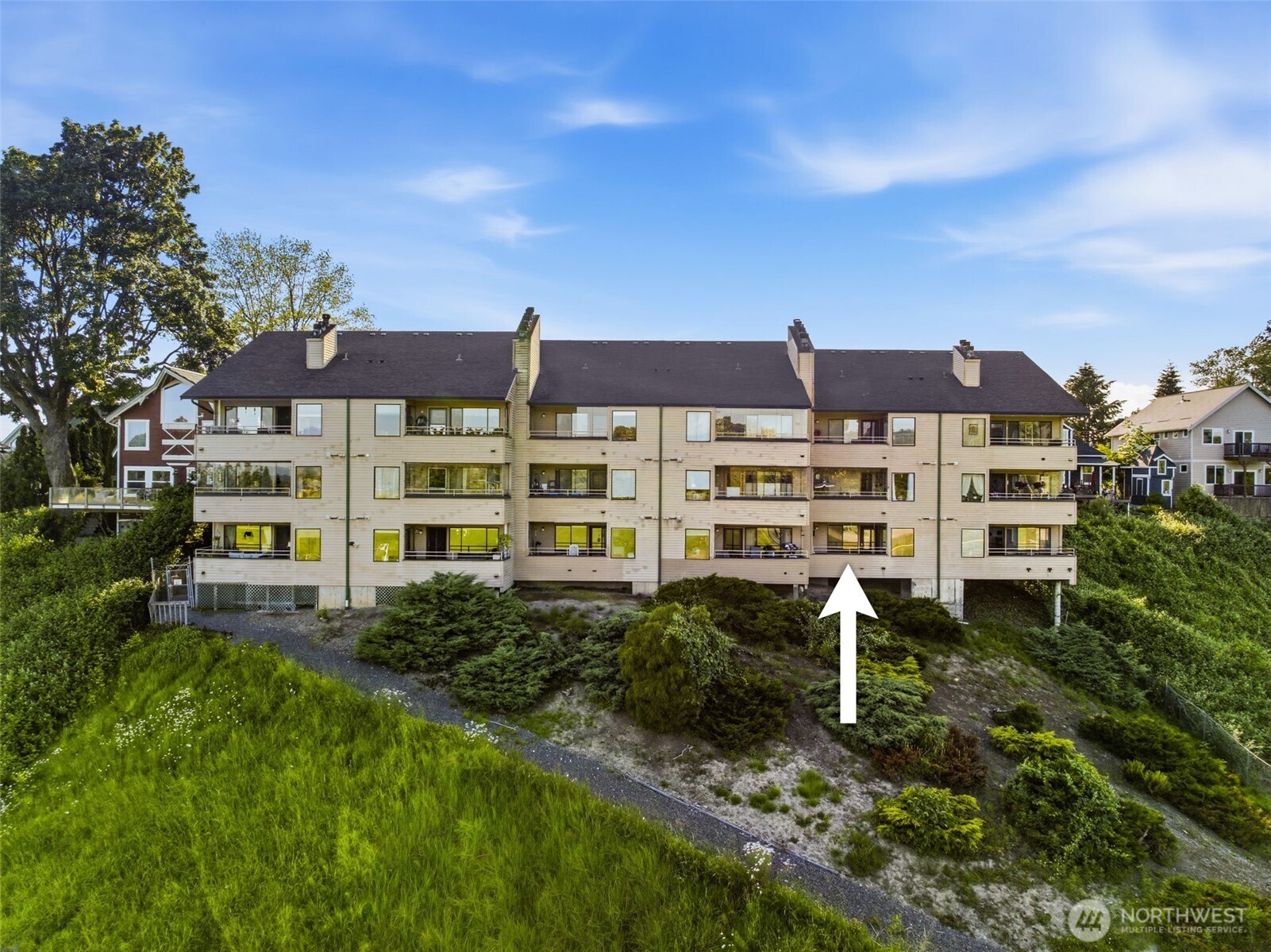 101 Pine Ave Unit: 105