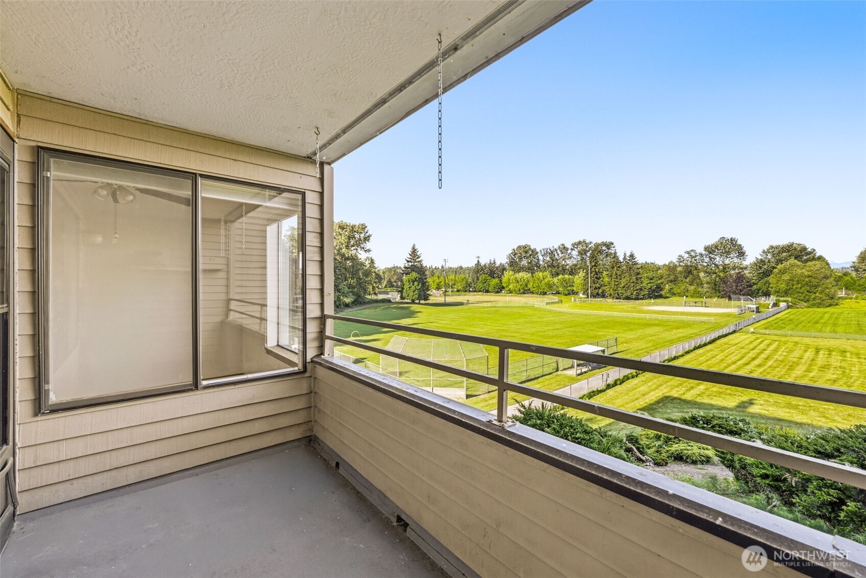 101 Pine Ave Unit: 105