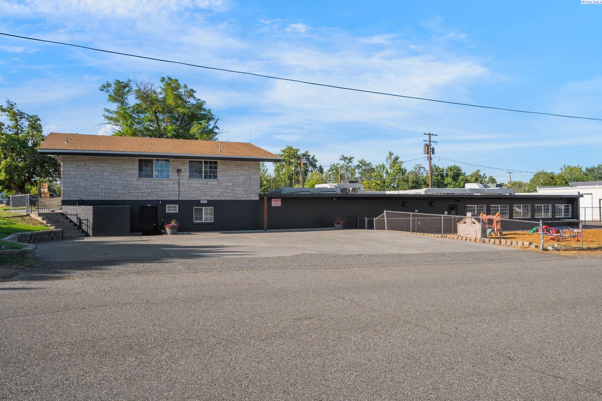 814 Comstock Street Unit: Business and 3 Bed Apartment
