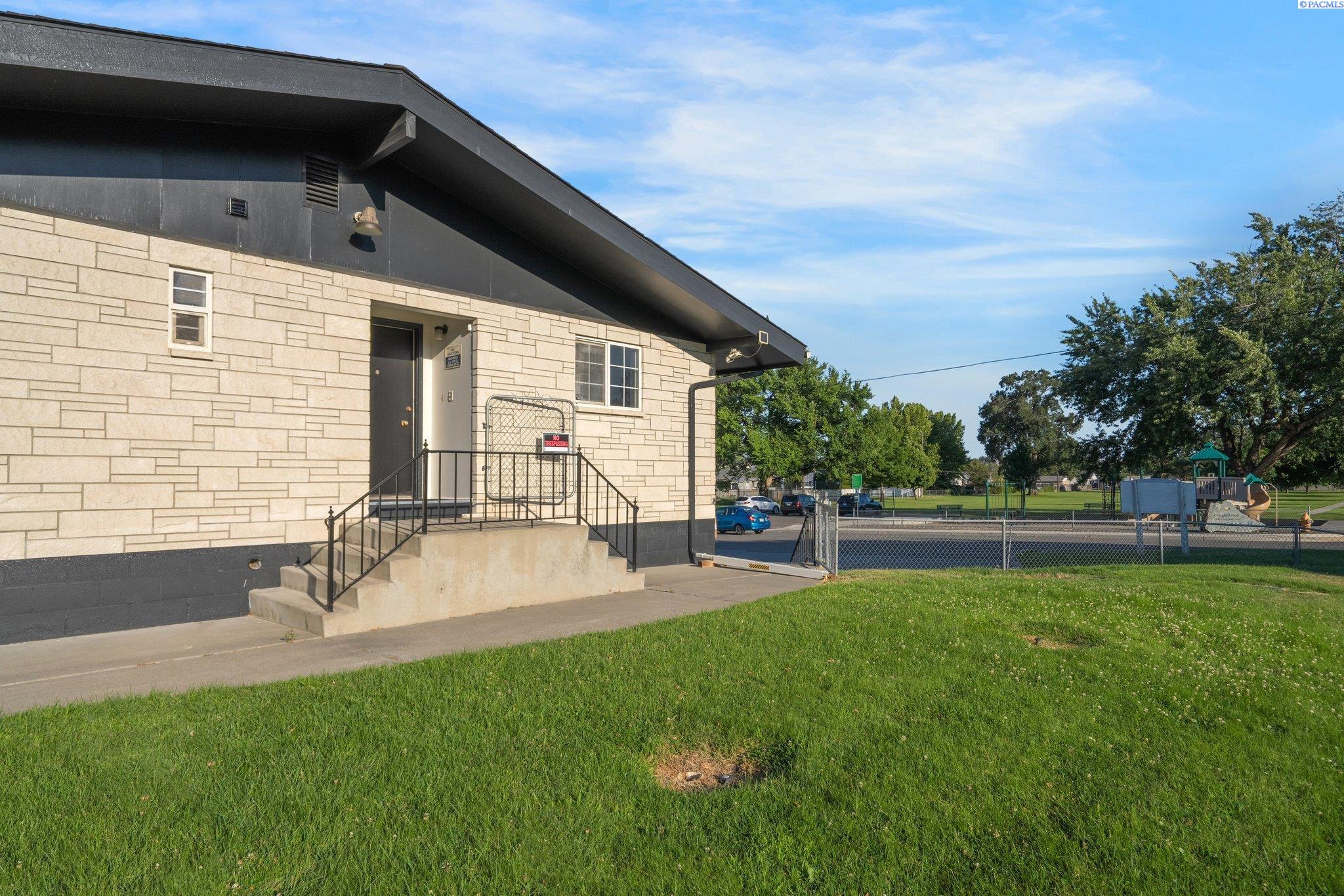 814 Comstock Street Unit: Business and 3 Bed Apartment