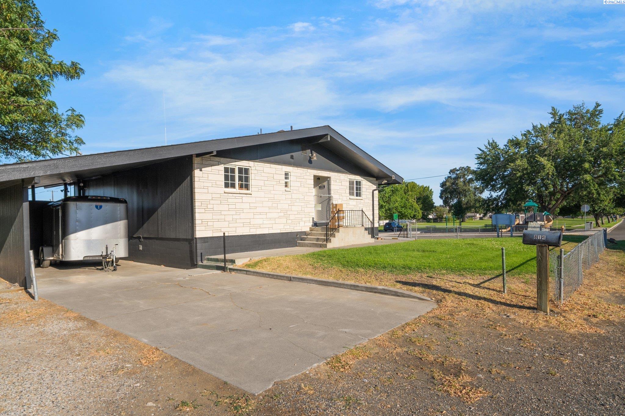 814 Comstock Street Unit: Business and 3 Bed Apartment