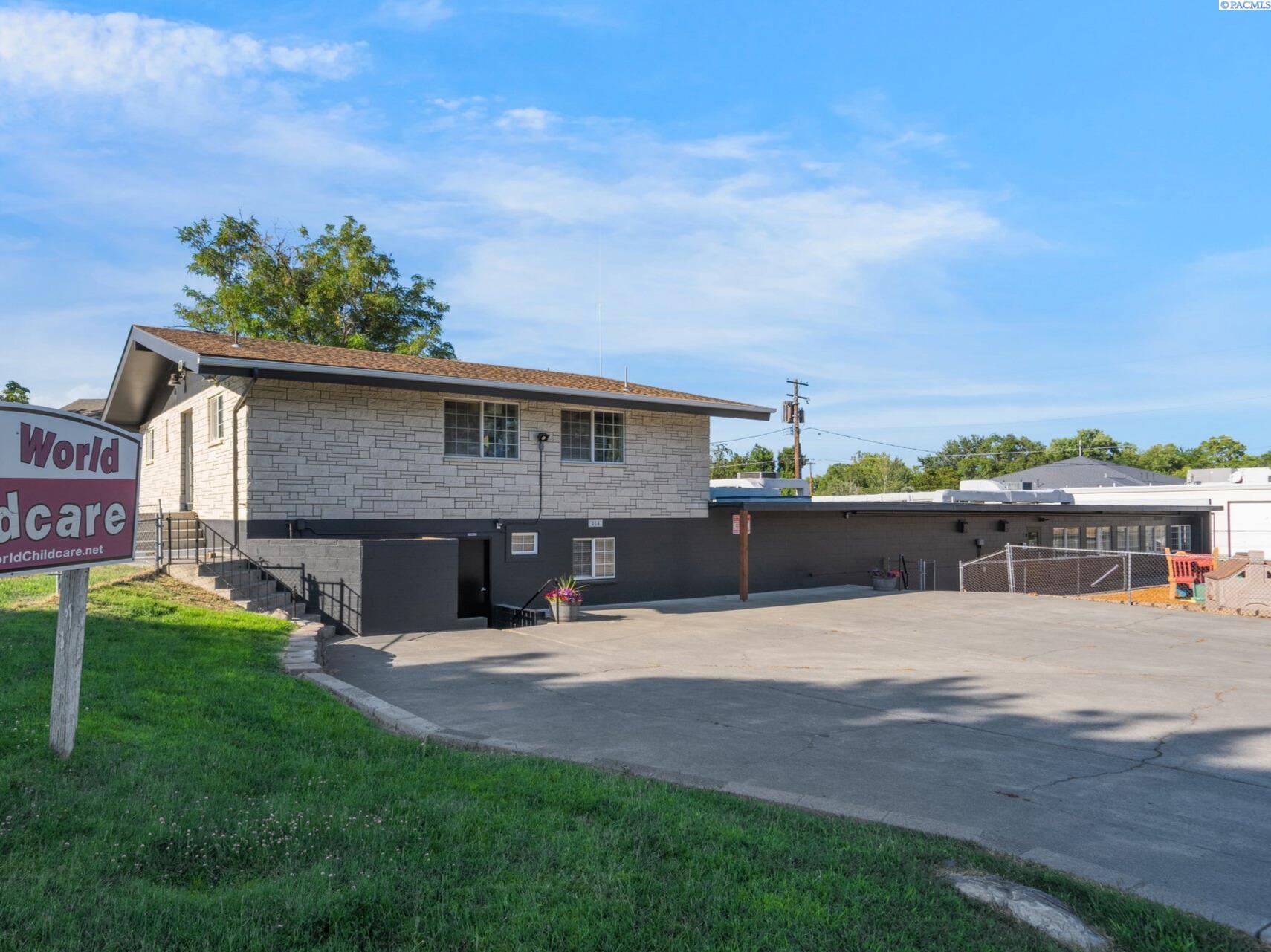 814 Comstock Street Unit: Business and 3 Bed Apartment