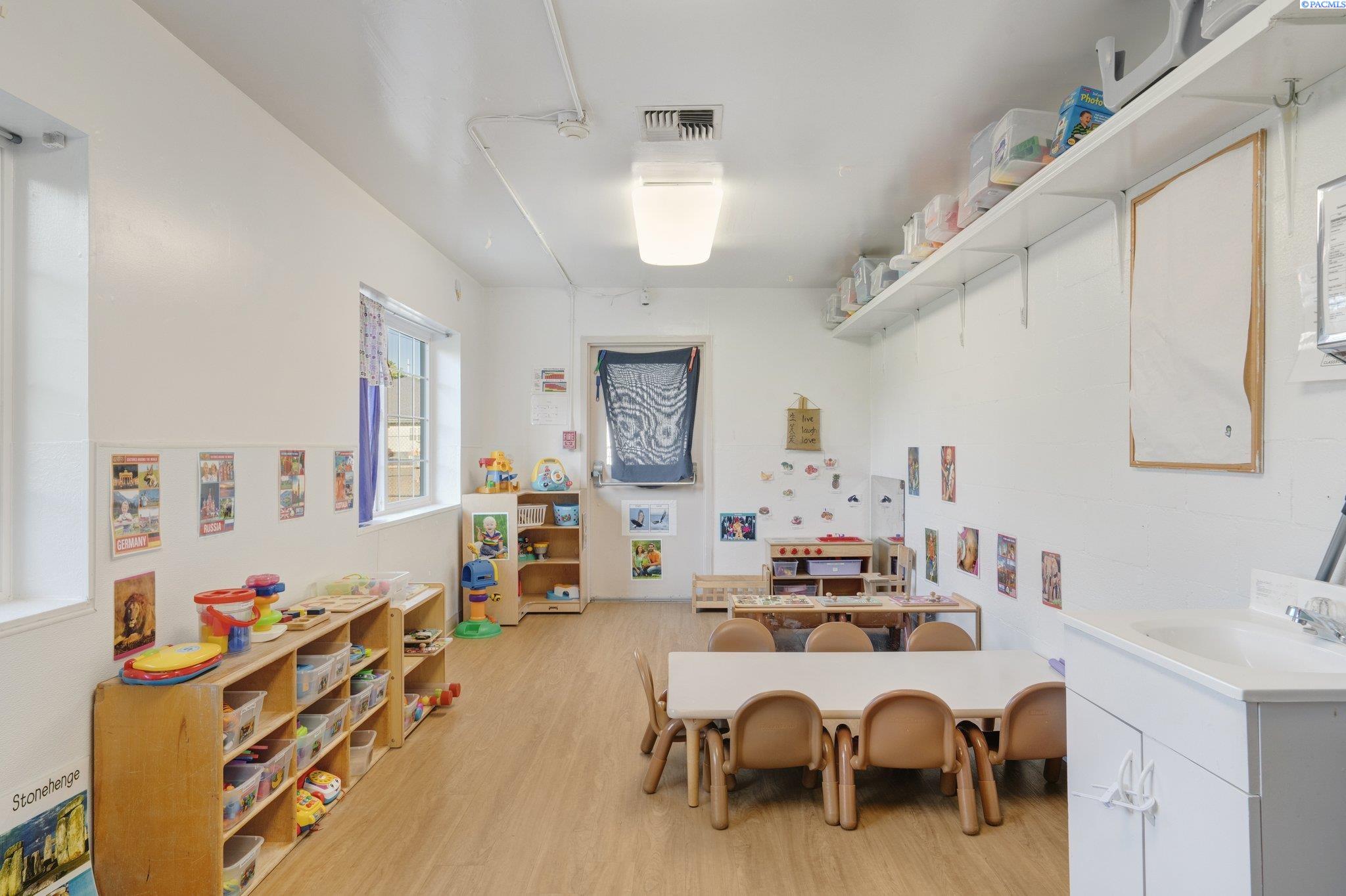 814 Comstock Street Unit: Business and 3 Bed Apartment
