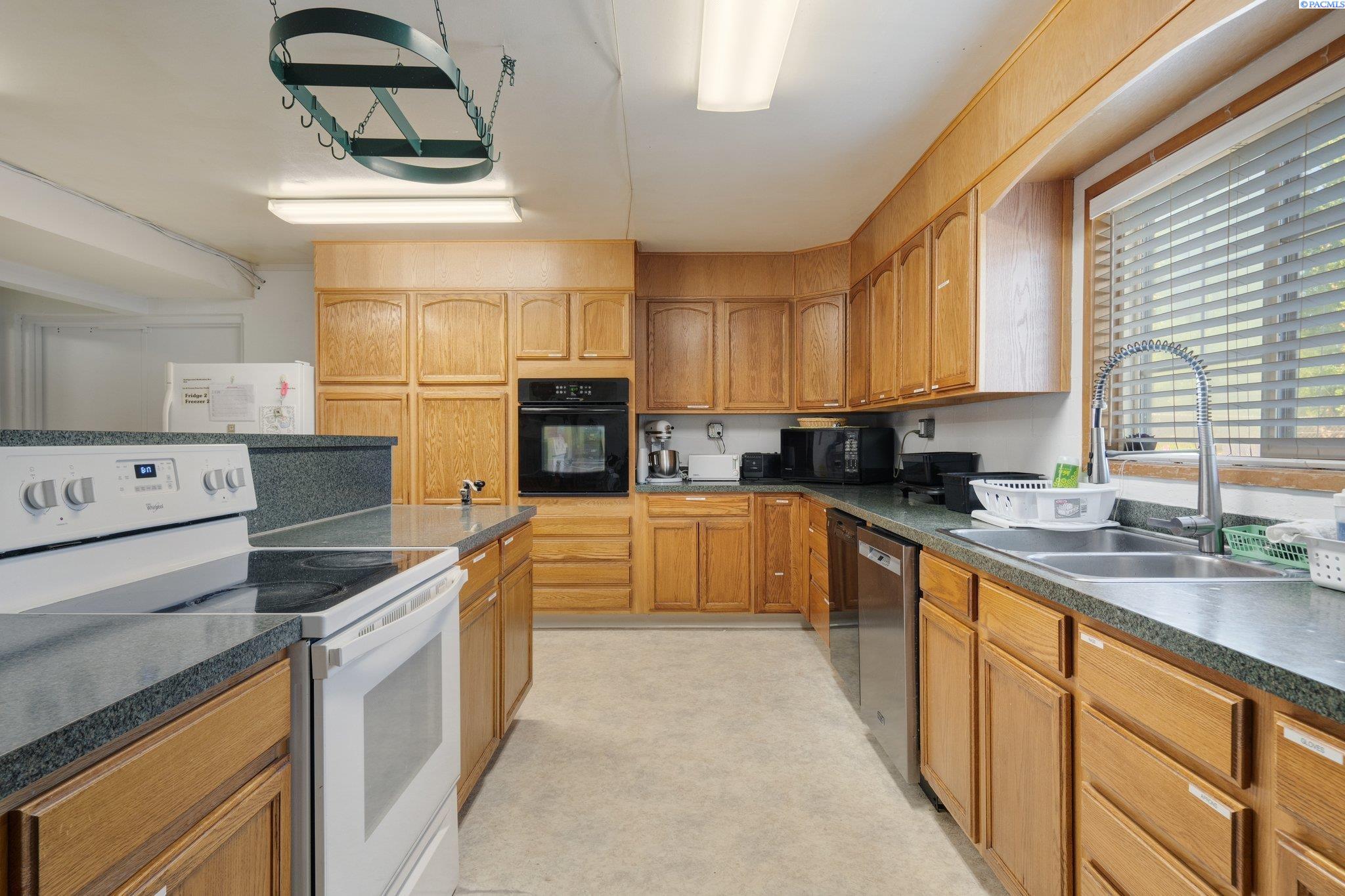 814 Comstock Street Unit: Business and 3 Bed Apartment