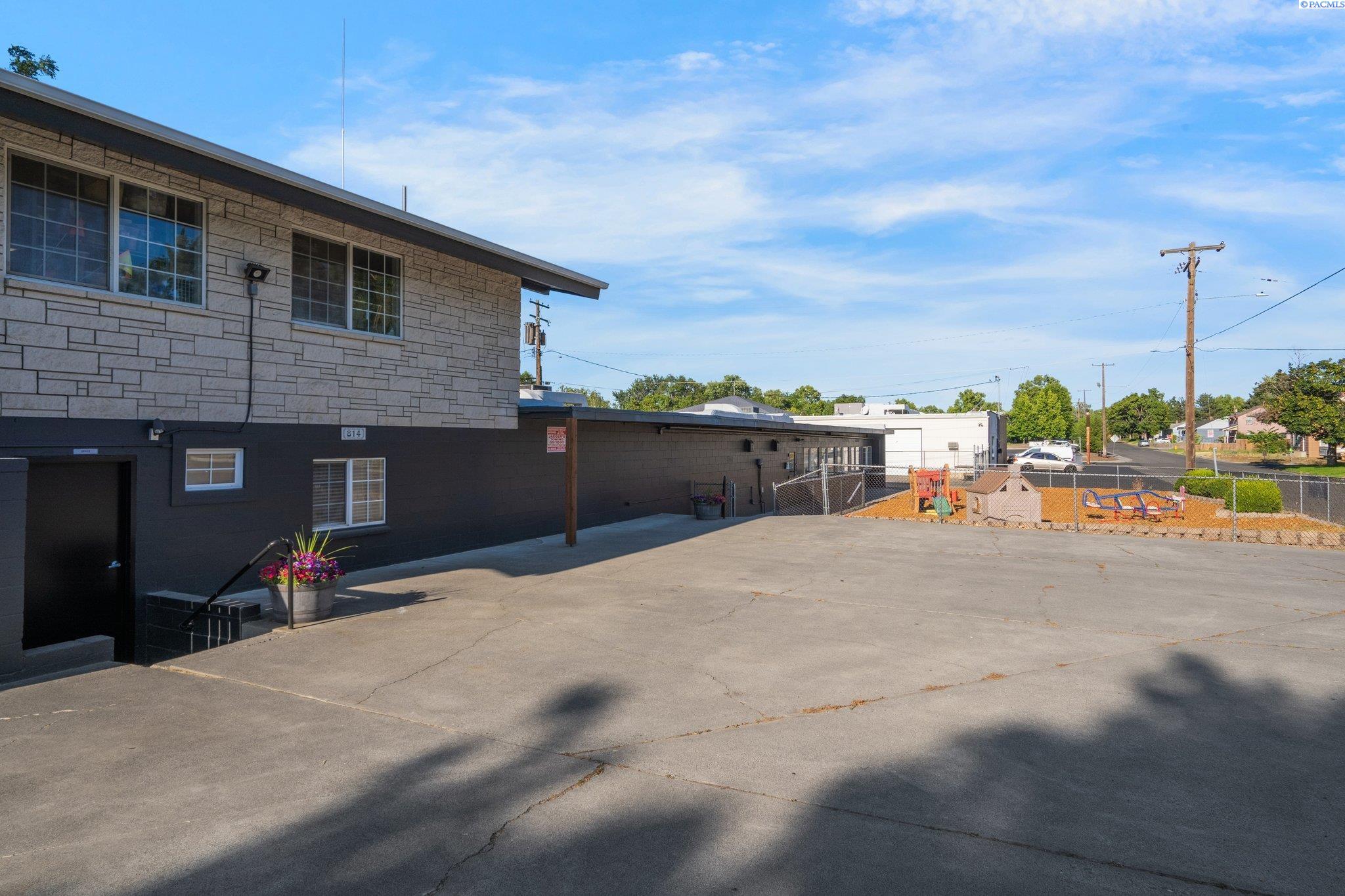814 Comstock Street Unit: Business and 3 Bed Apartment