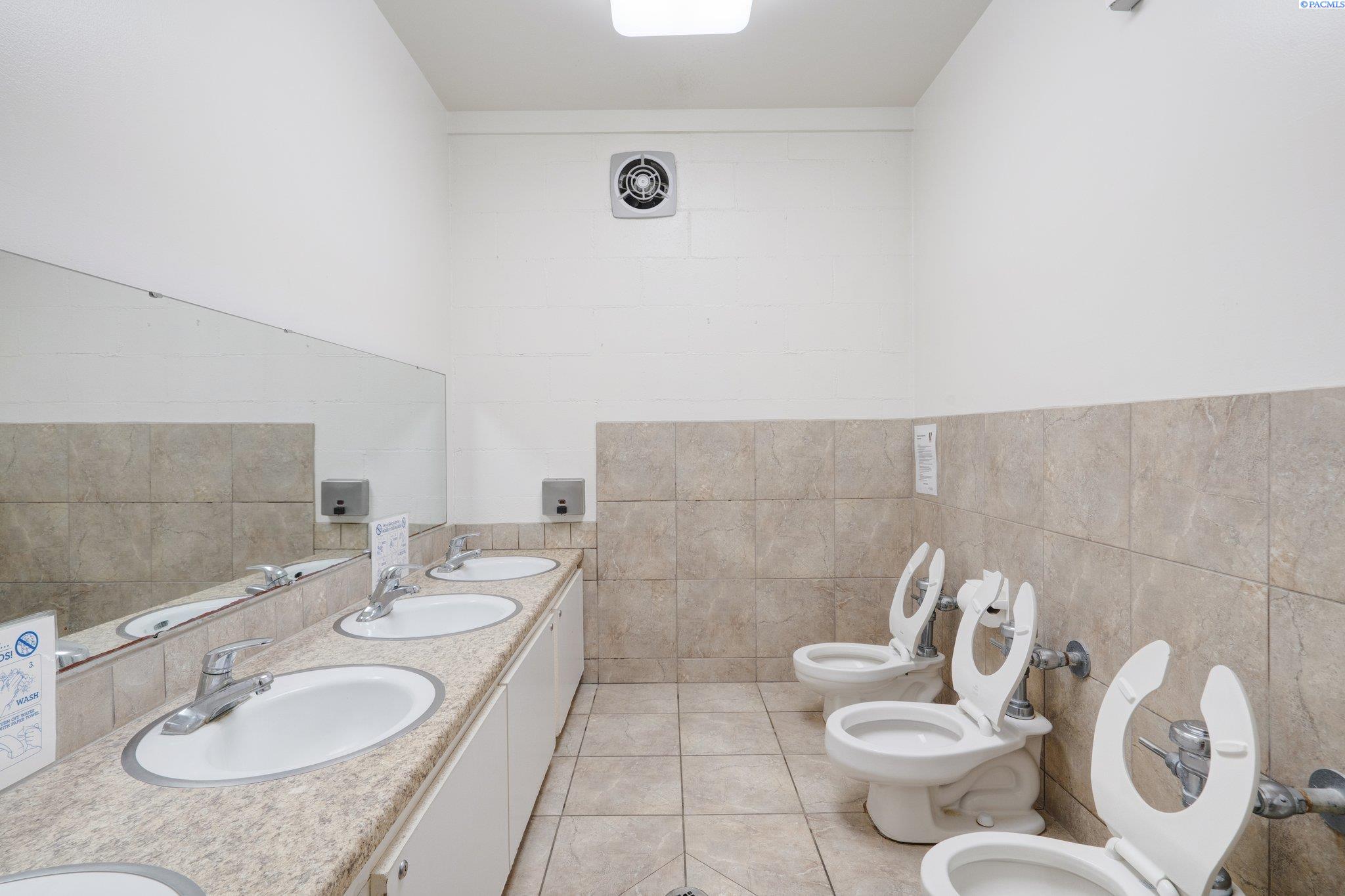 814 Comstock Street Unit: Business and 3 Bed Apartment
