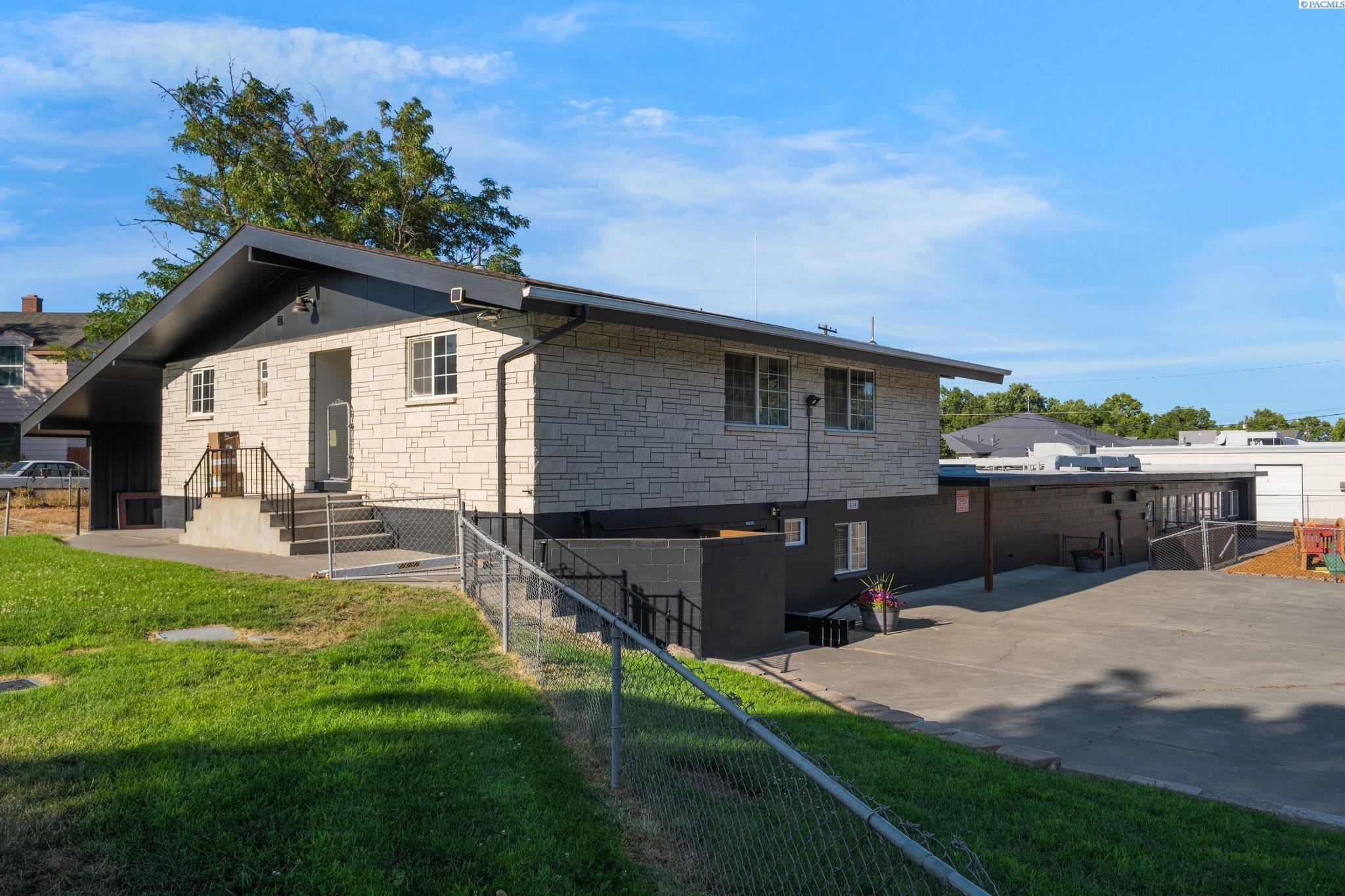 814 Comstock Street Unit: Business and 3 Bed Apartment