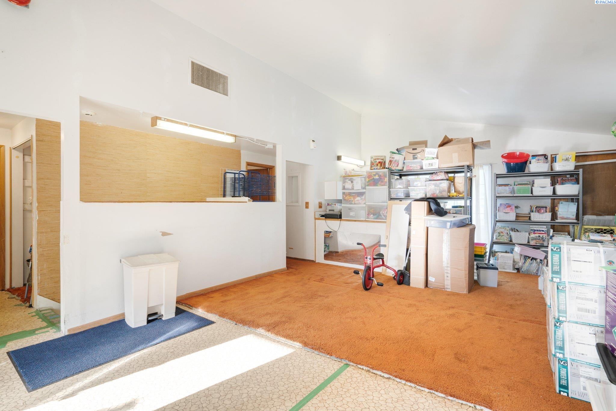 814 Comstock Street Unit: Business and 3 Bed Apartment