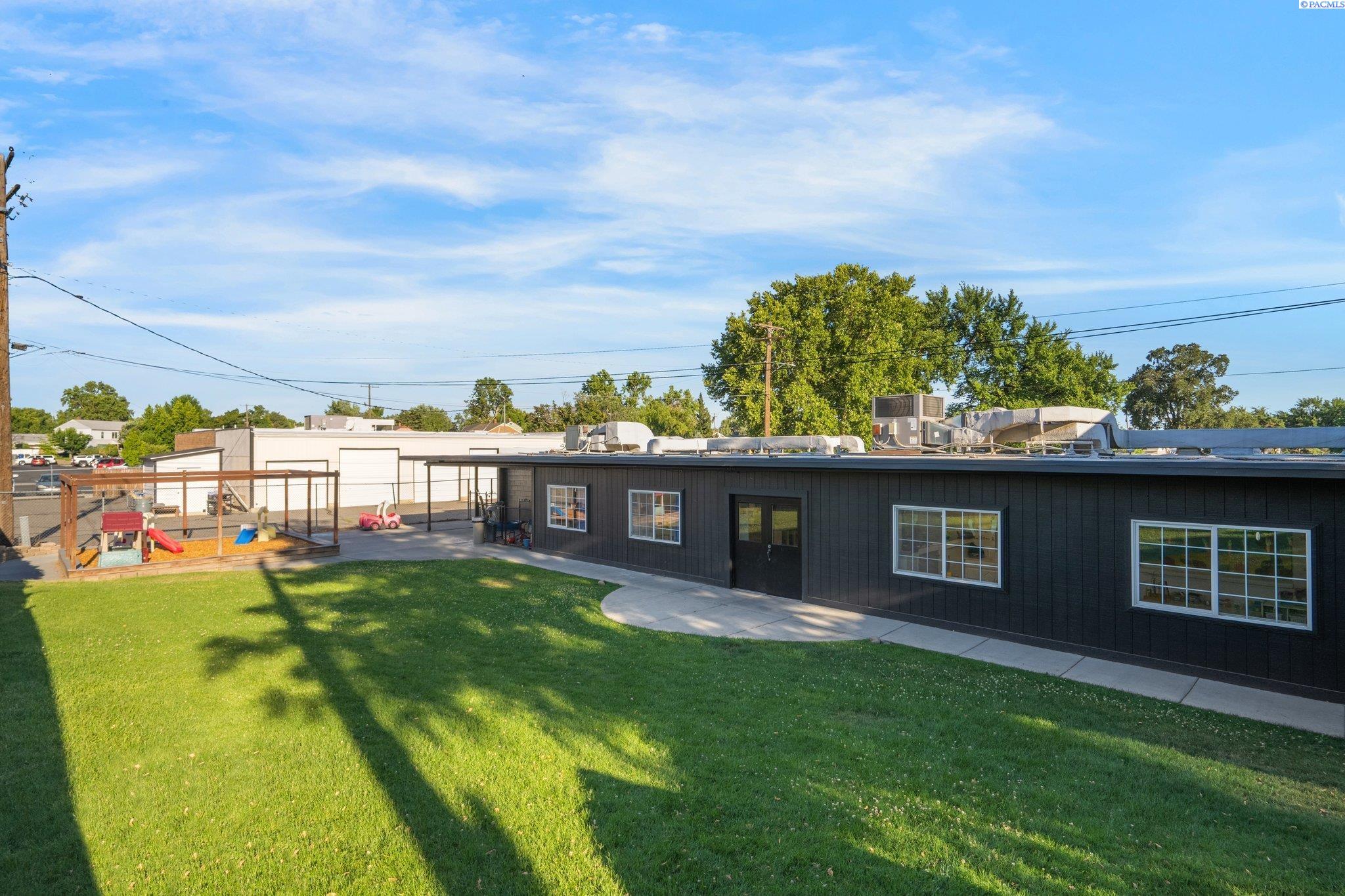 814 Comstock Street Unit: Business and 3 Bed Apartment