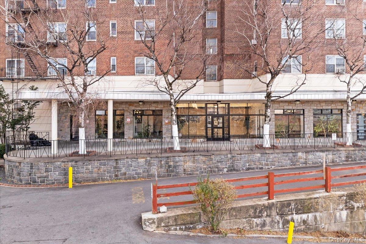 2630 Kingsbridge Terrace Unit: 4C