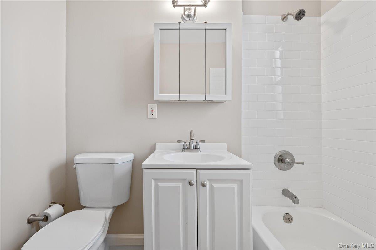 2630 Kingsbridge Terrace Unit: 4C