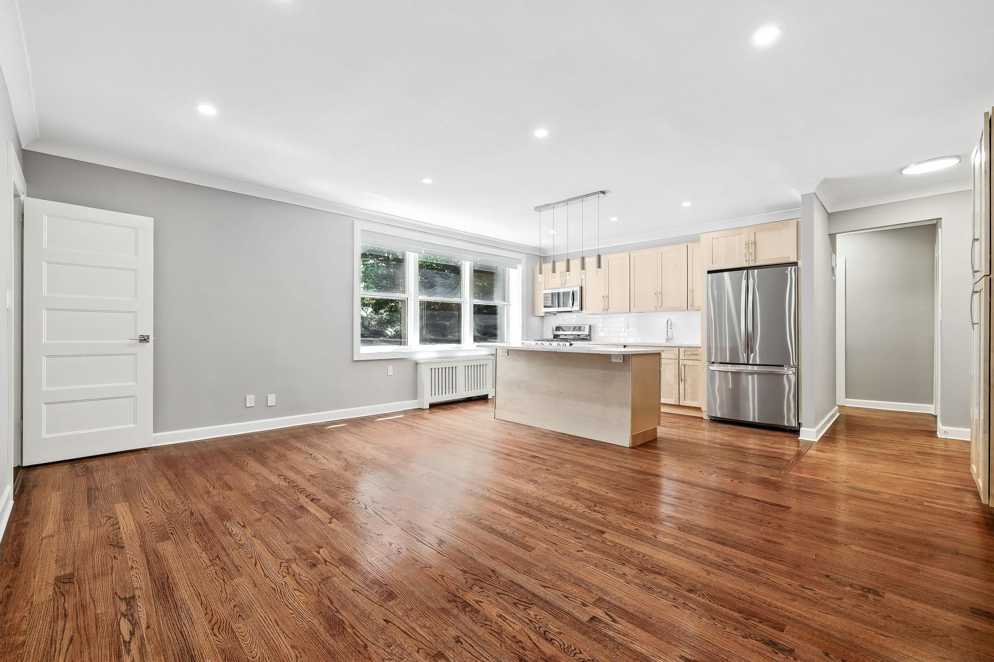 1133 Midland Avenue Unit: 4L
