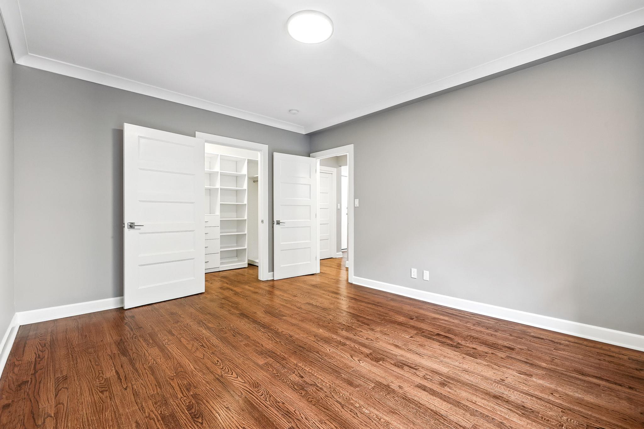 1133 Midland Avenue Unit: 4L