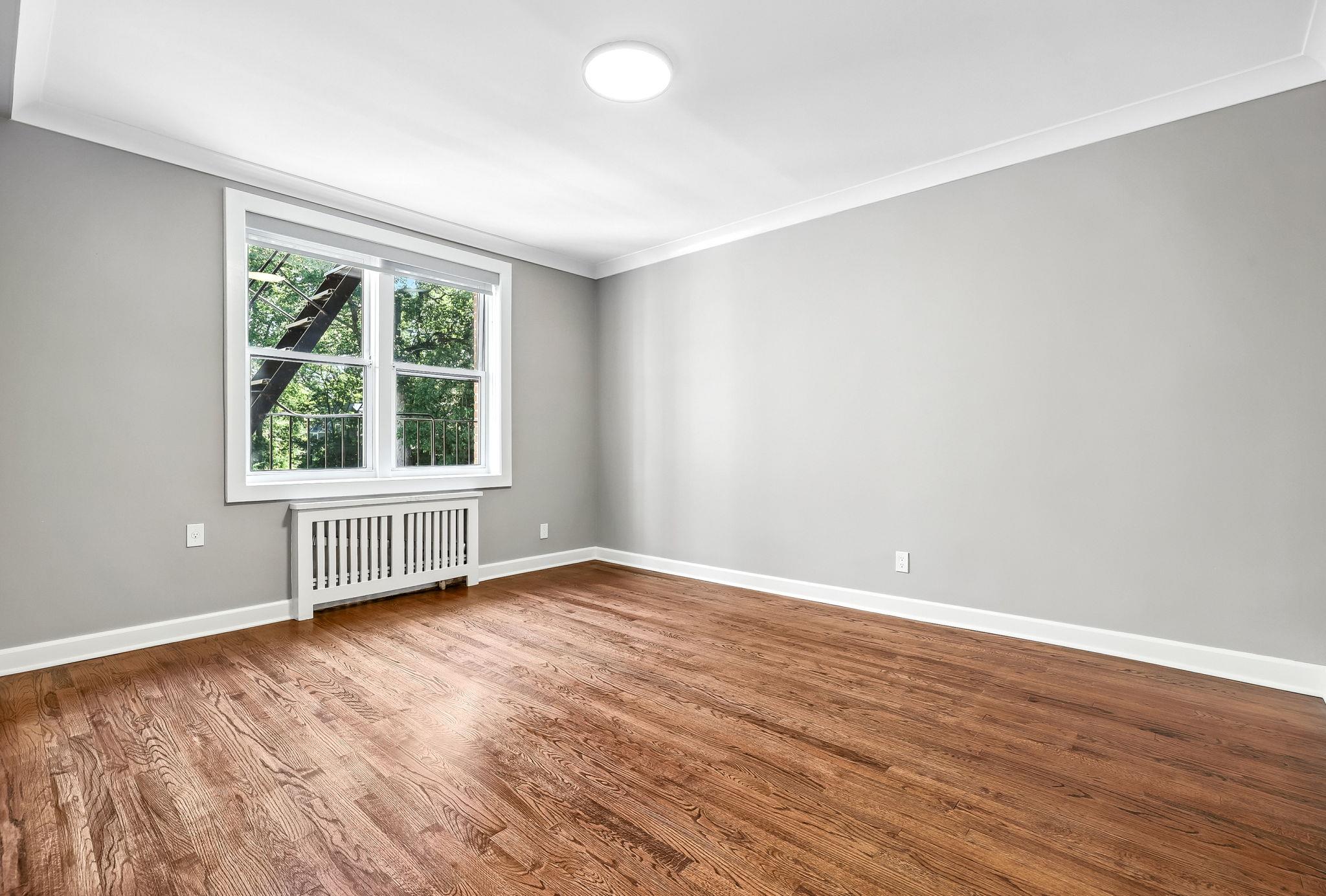1133 Midland Avenue Unit: 4L