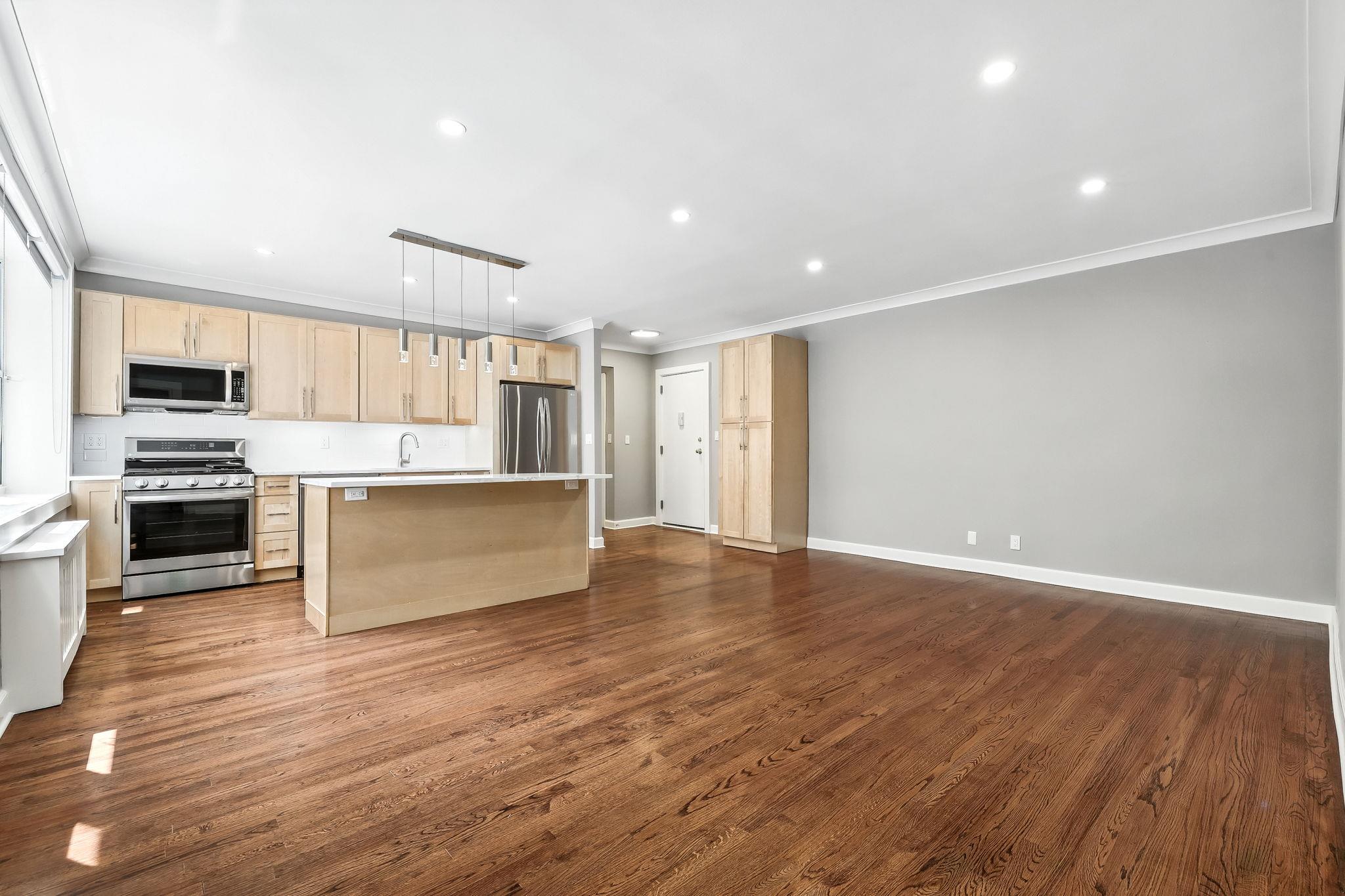 1133 Midland Avenue Unit: 4L