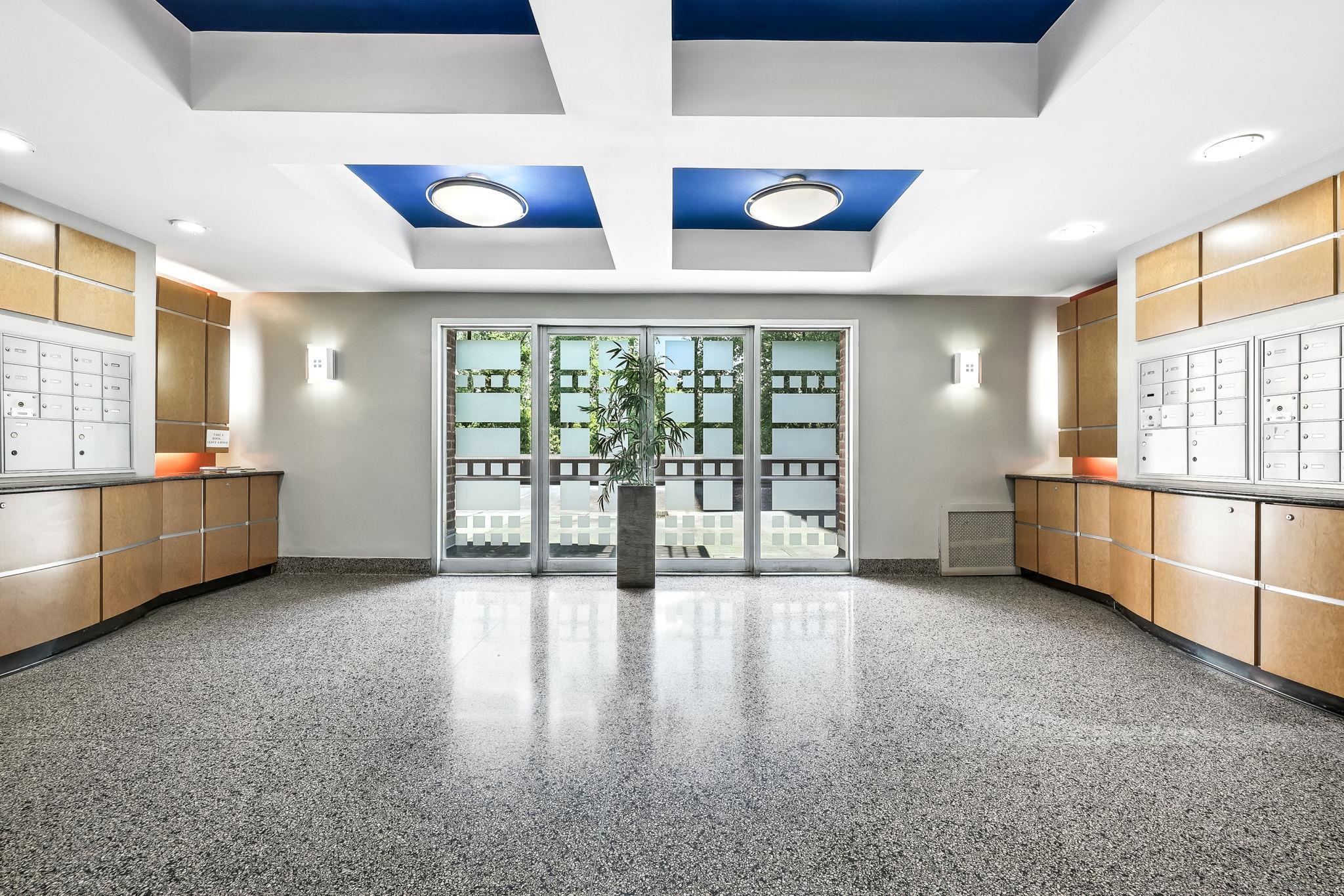 1133 Midland Avenue Unit: 4L