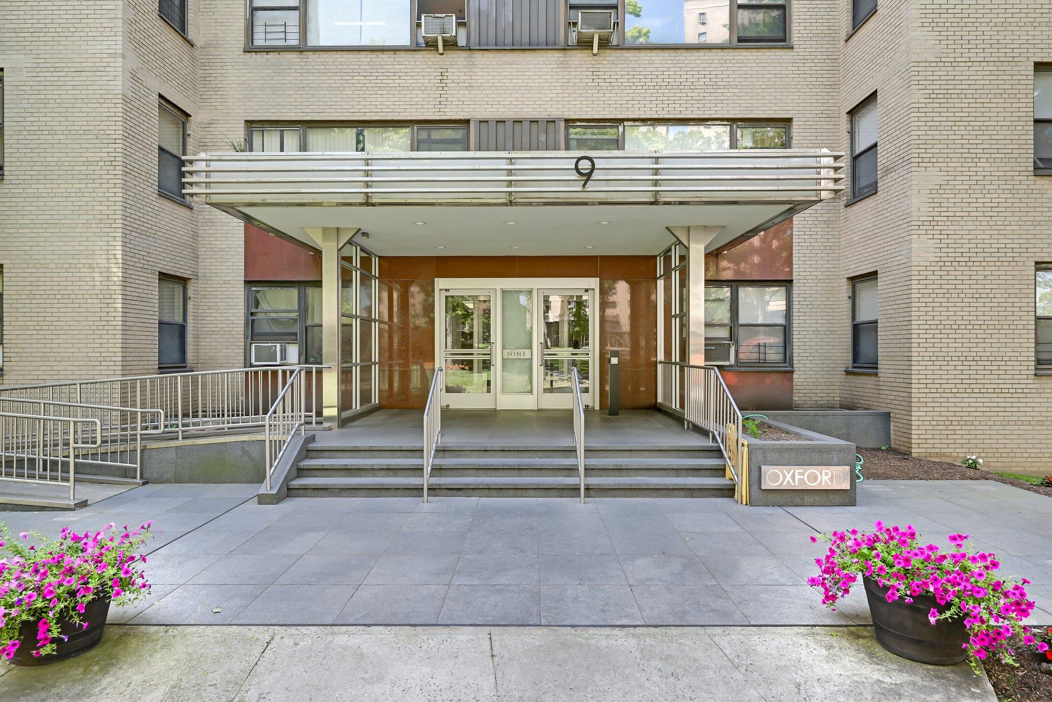 9 Fordham Hill Oval Unit: 3C