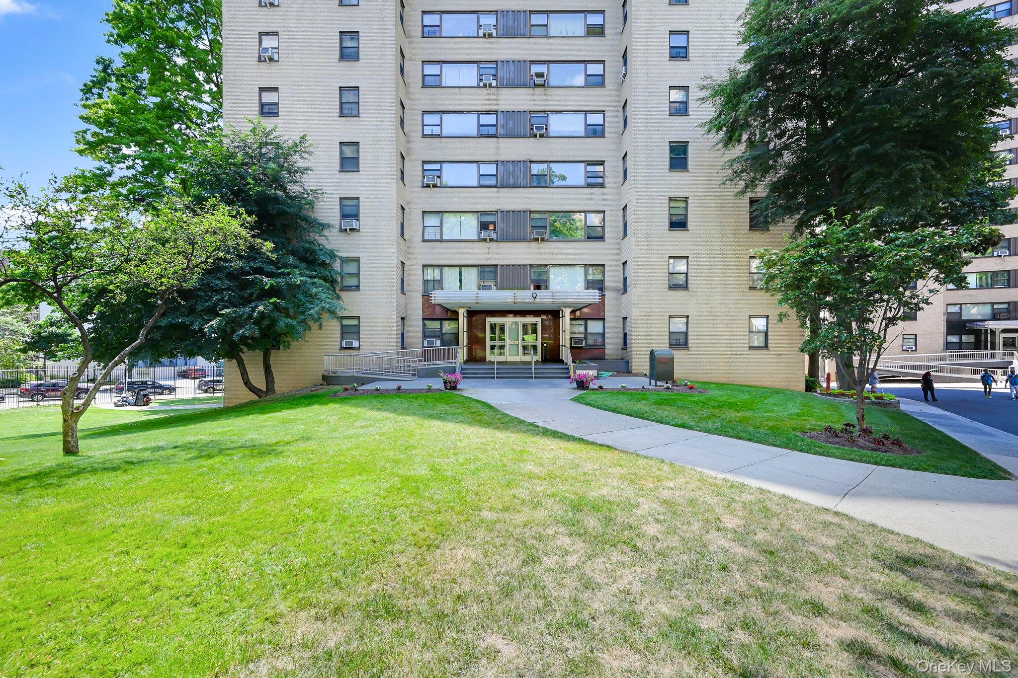 9 Fordham Hill Oval Unit: 3C