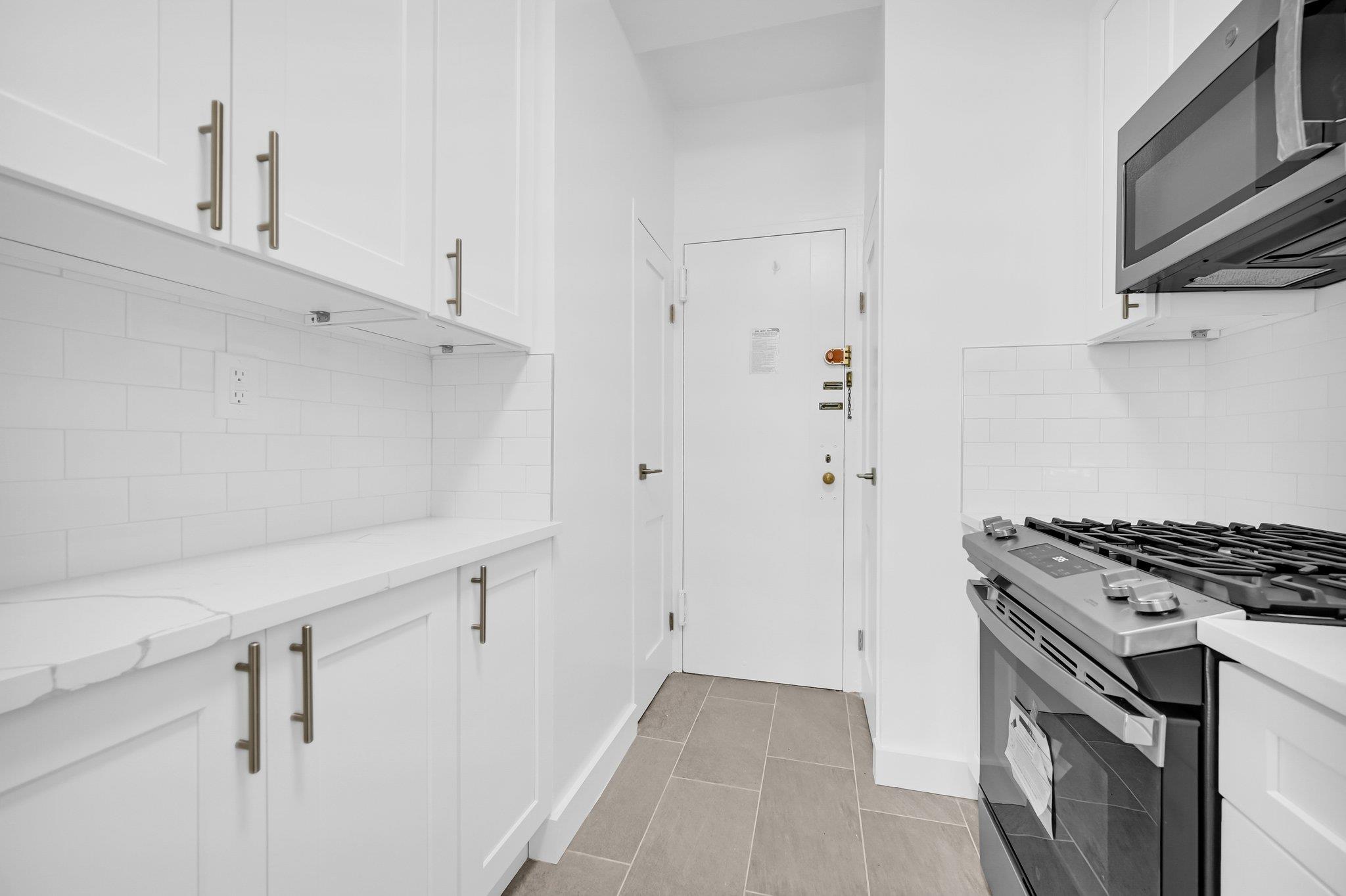 9 Fordham Hill Oval Unit: 3C