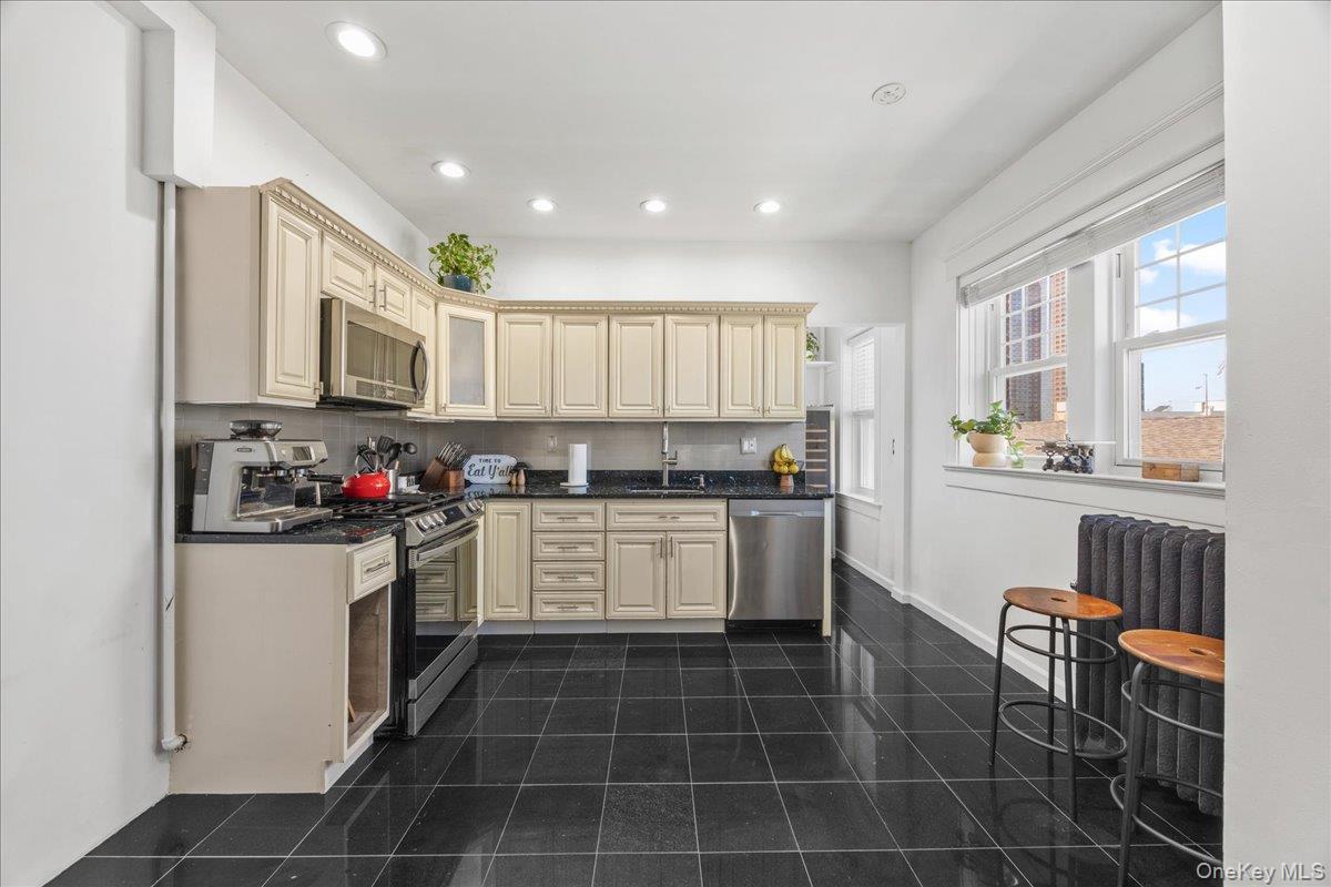 27 Locust Avenue Unit: 4N