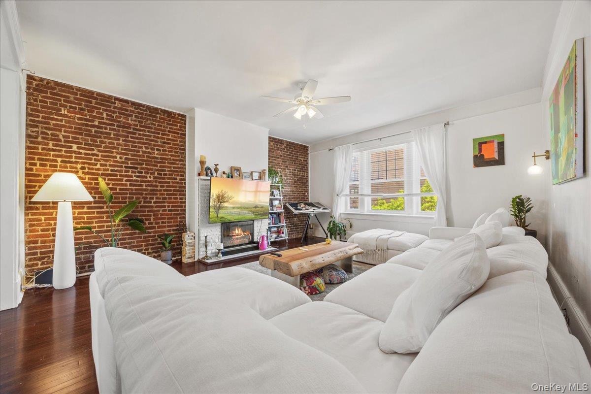 27 Locust Avenue Unit: 4N
