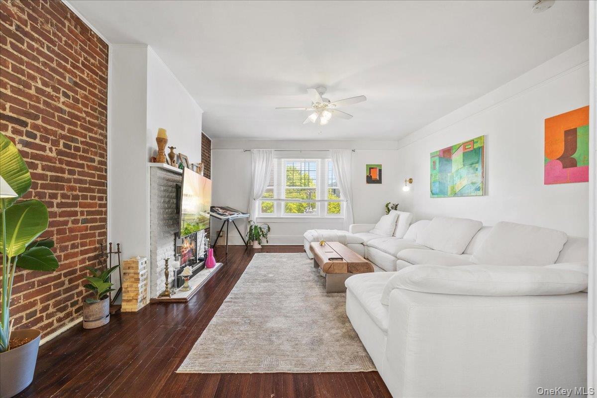 27 Locust Avenue Unit: 4N