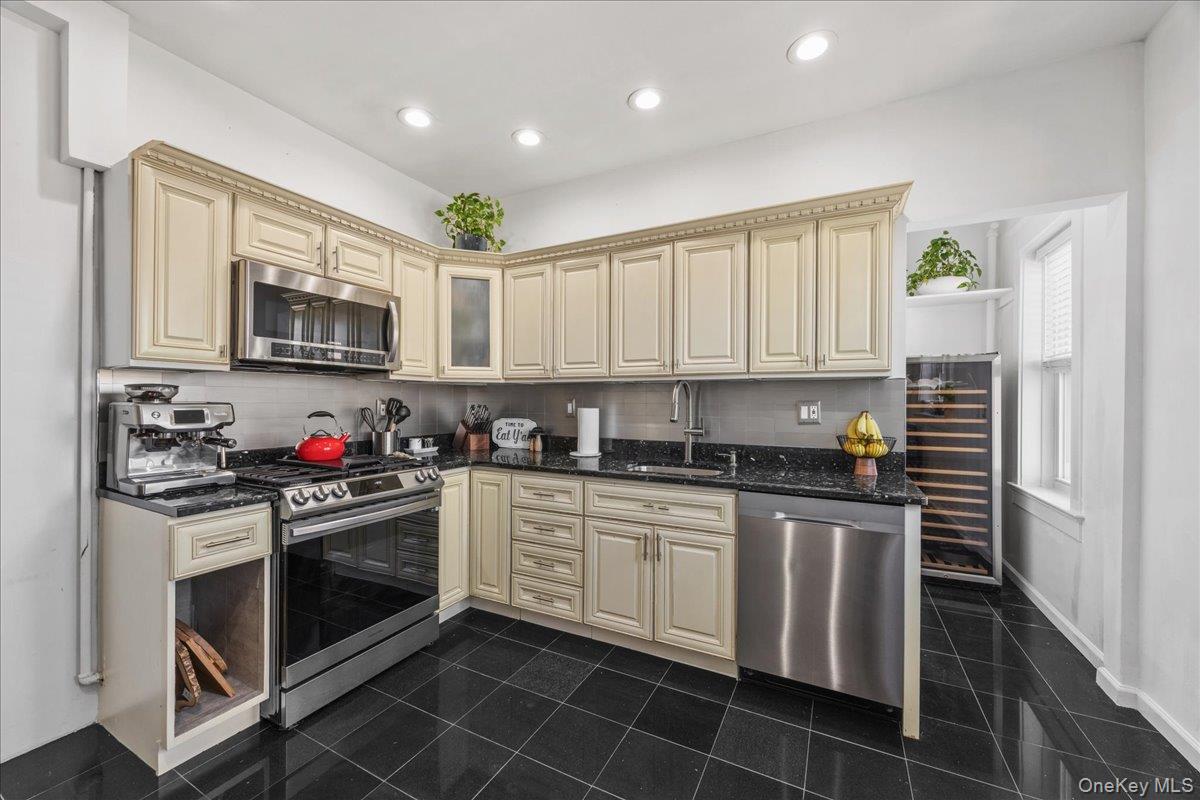 27 Locust Avenue Unit: 4N