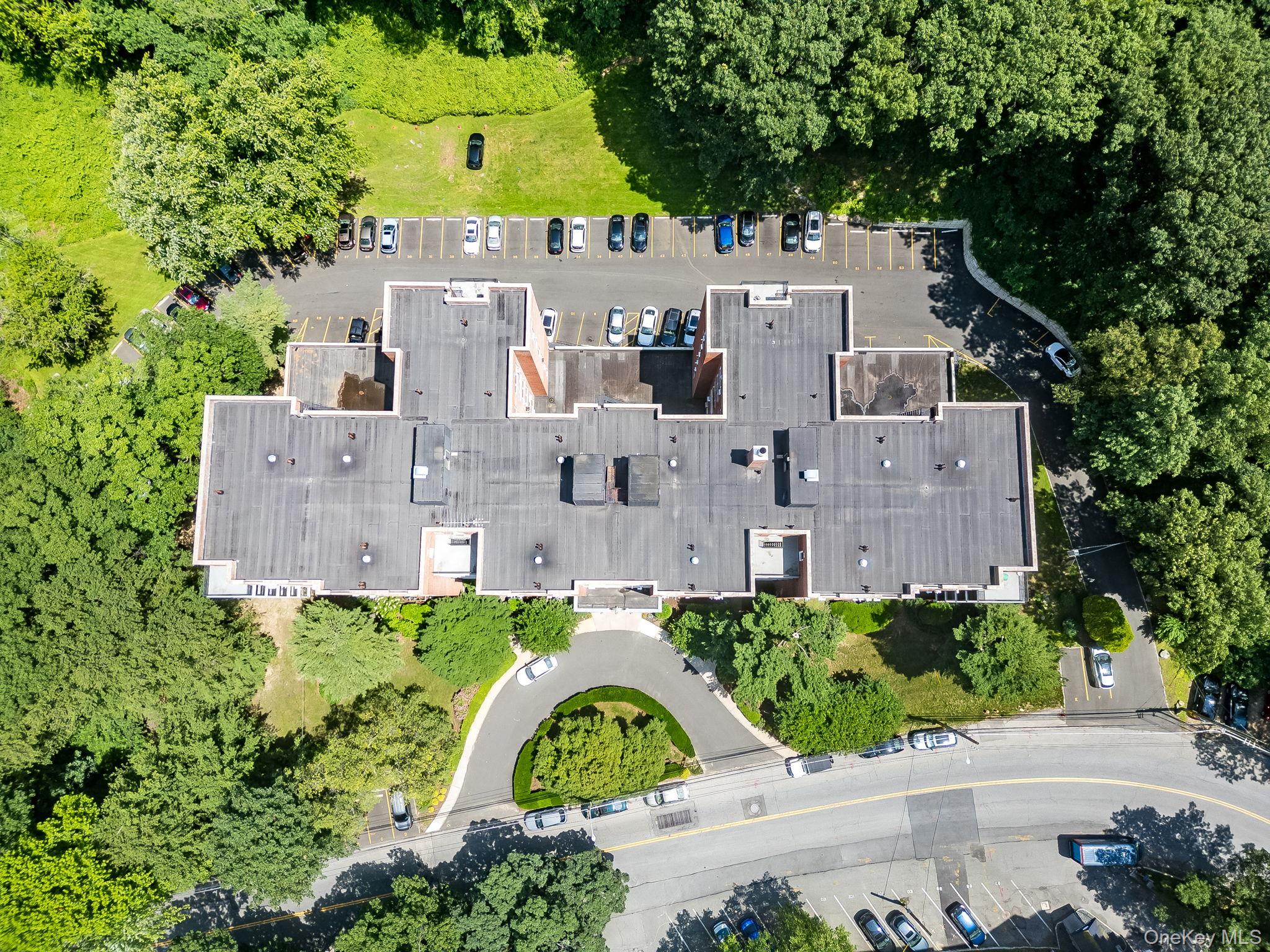 1133 Midland Avenue Unit: 4L