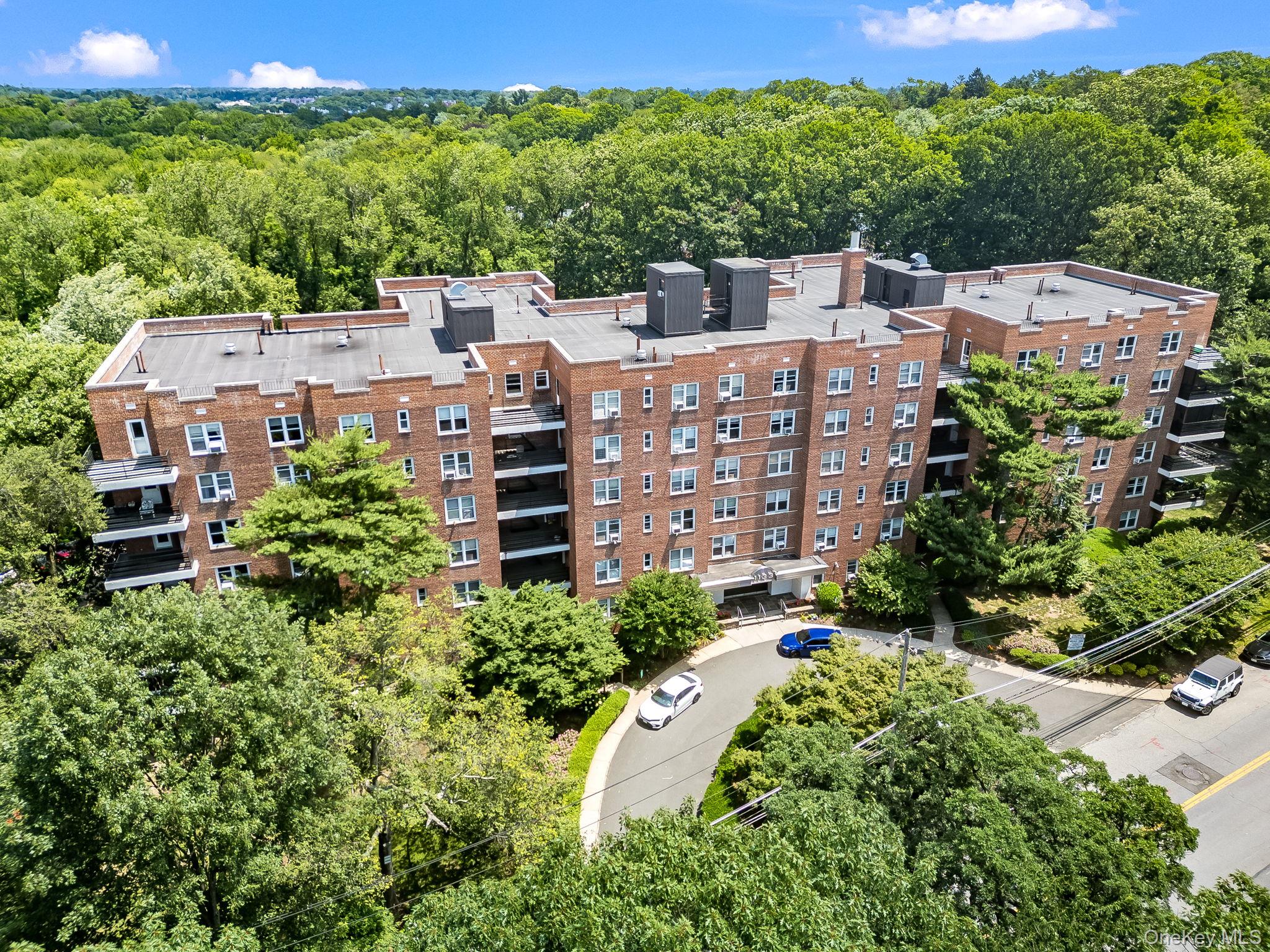 1133 Midland Avenue Unit: 4L