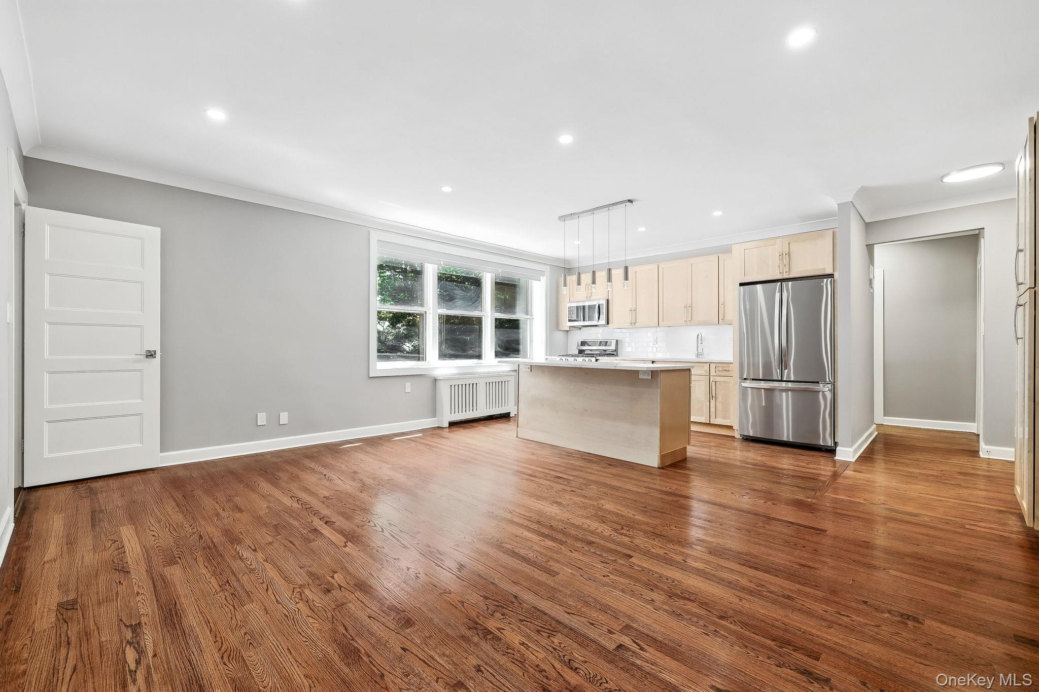 1133 Midland Avenue Unit: 4L