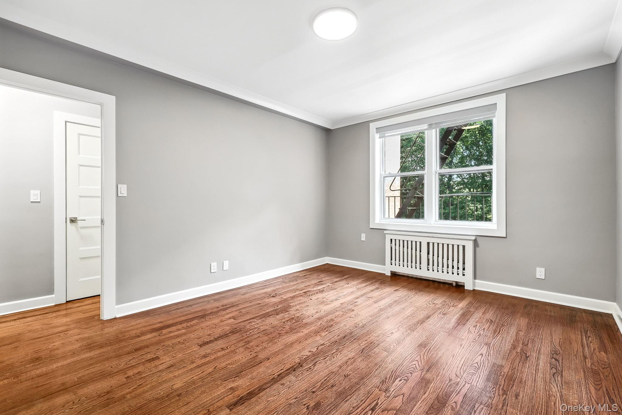 1133 Midland Avenue Unit: 4L