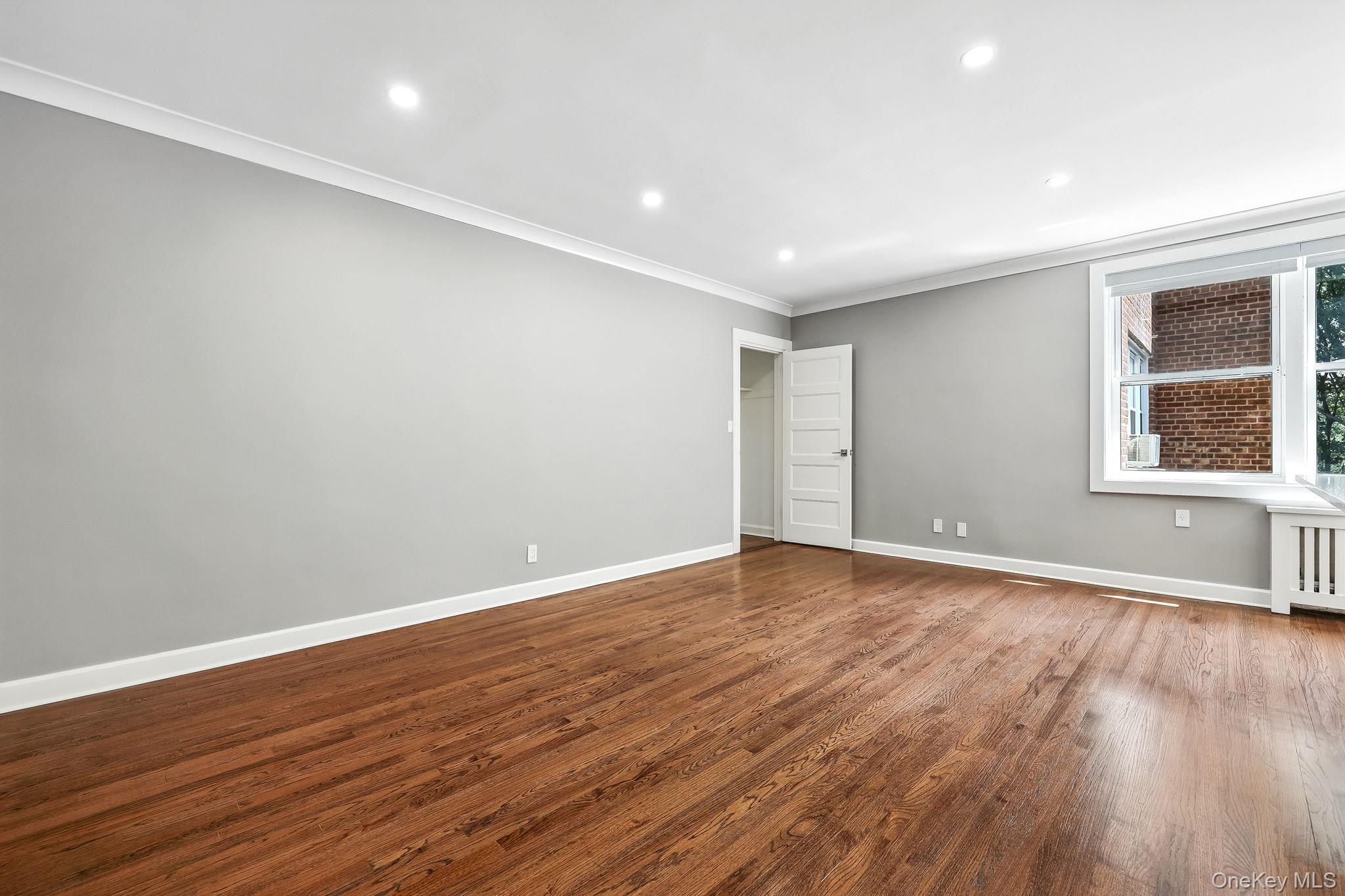 1133 Midland Avenue Unit: 4L