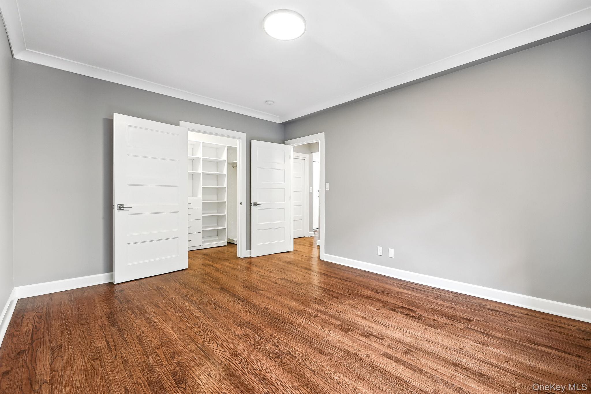 1133 Midland Avenue Unit: 4L