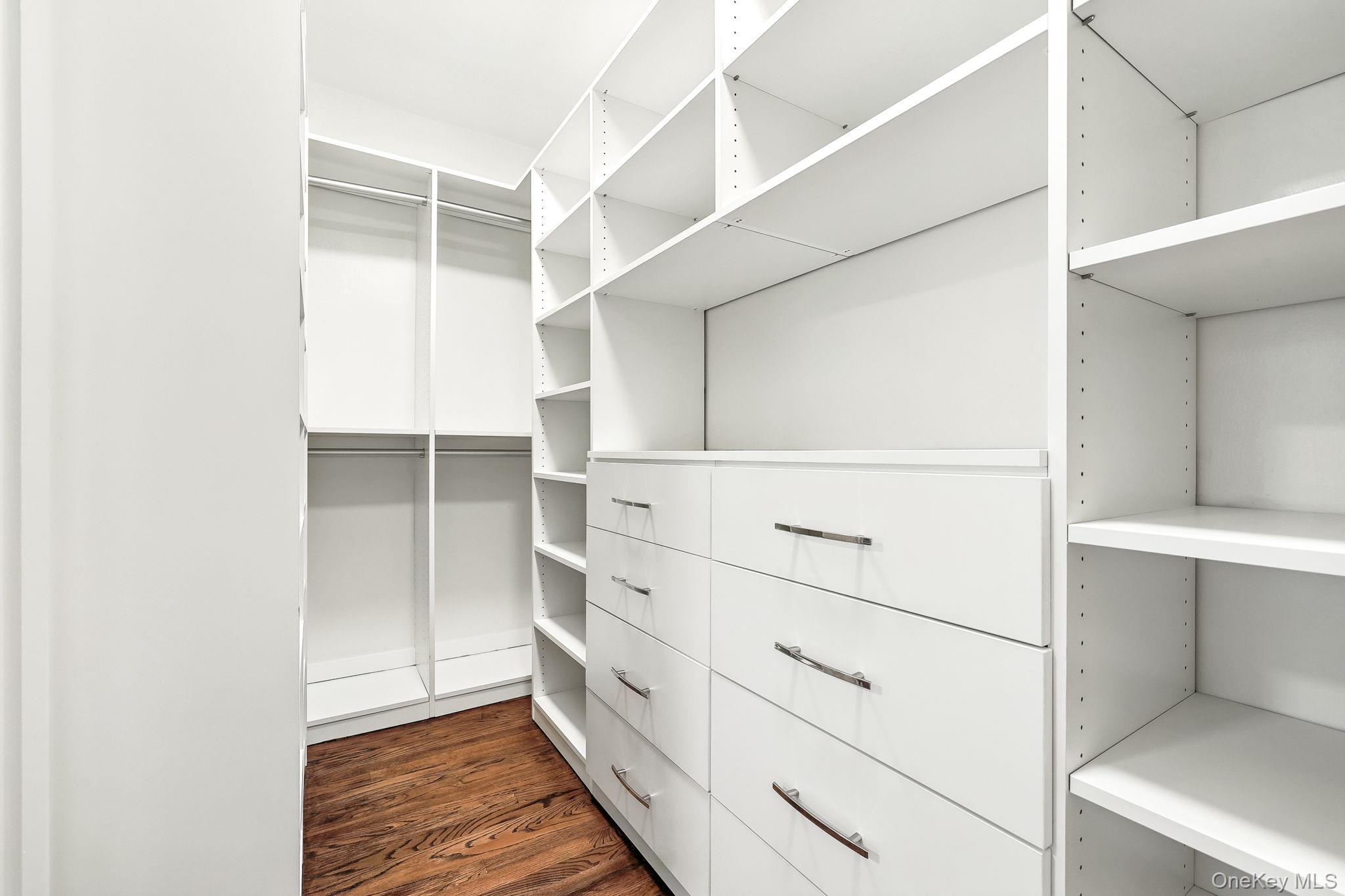 1133 Midland Avenue Unit: 4L