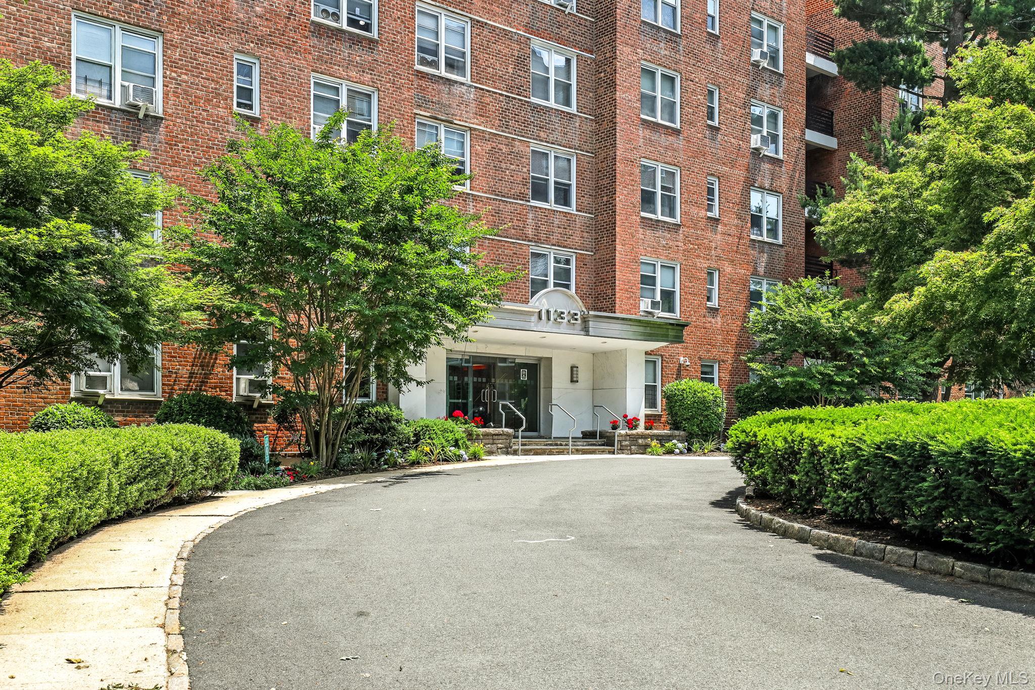 1133 Midland Avenue Unit: 4L