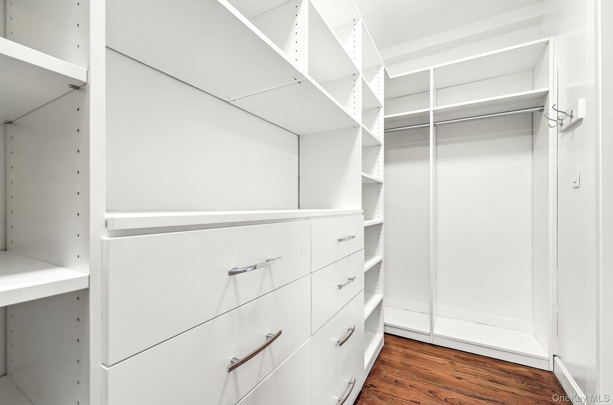 1133 Midland Avenue Unit: 4L