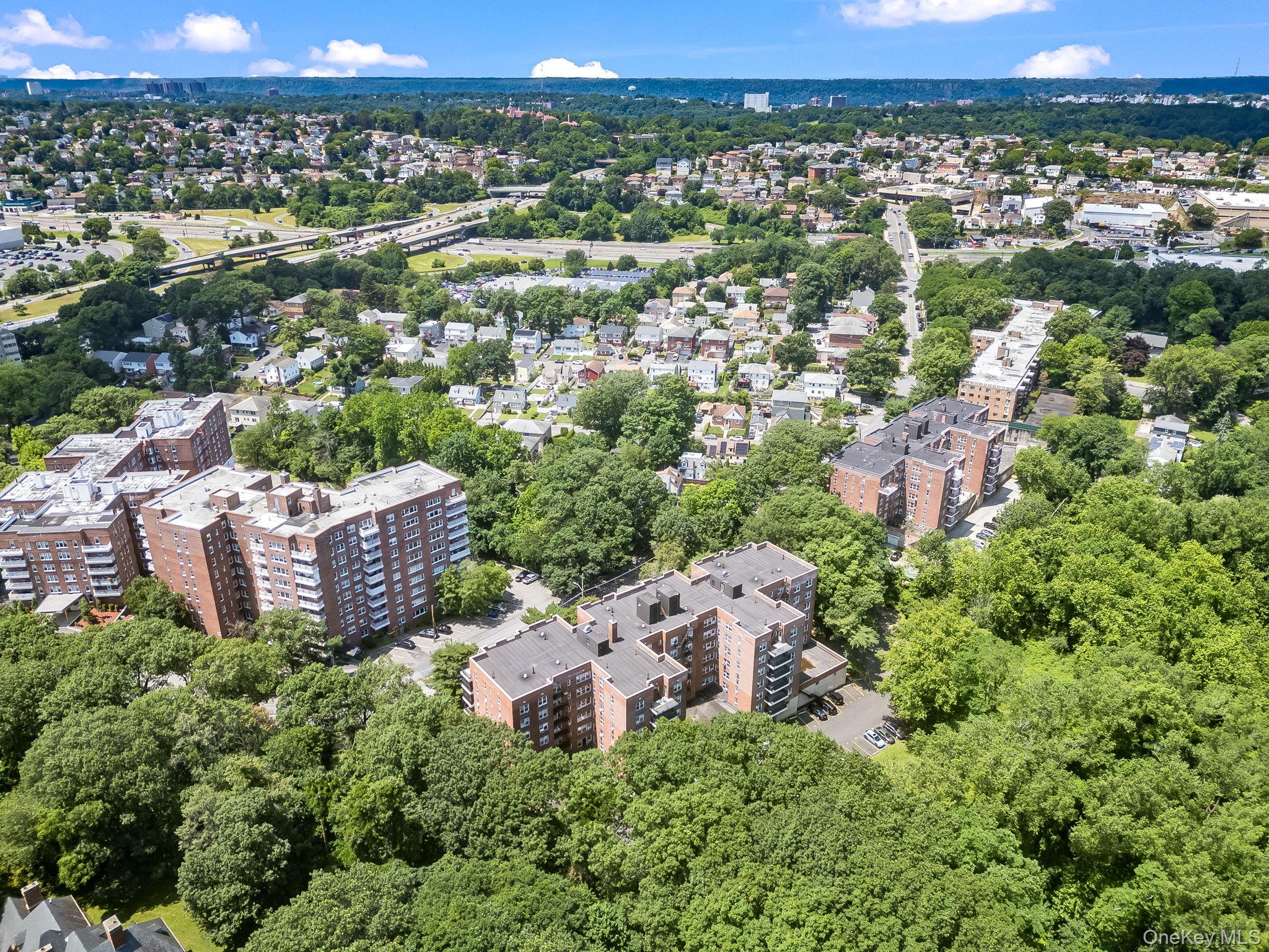 1133 Midland Avenue Unit: 4L