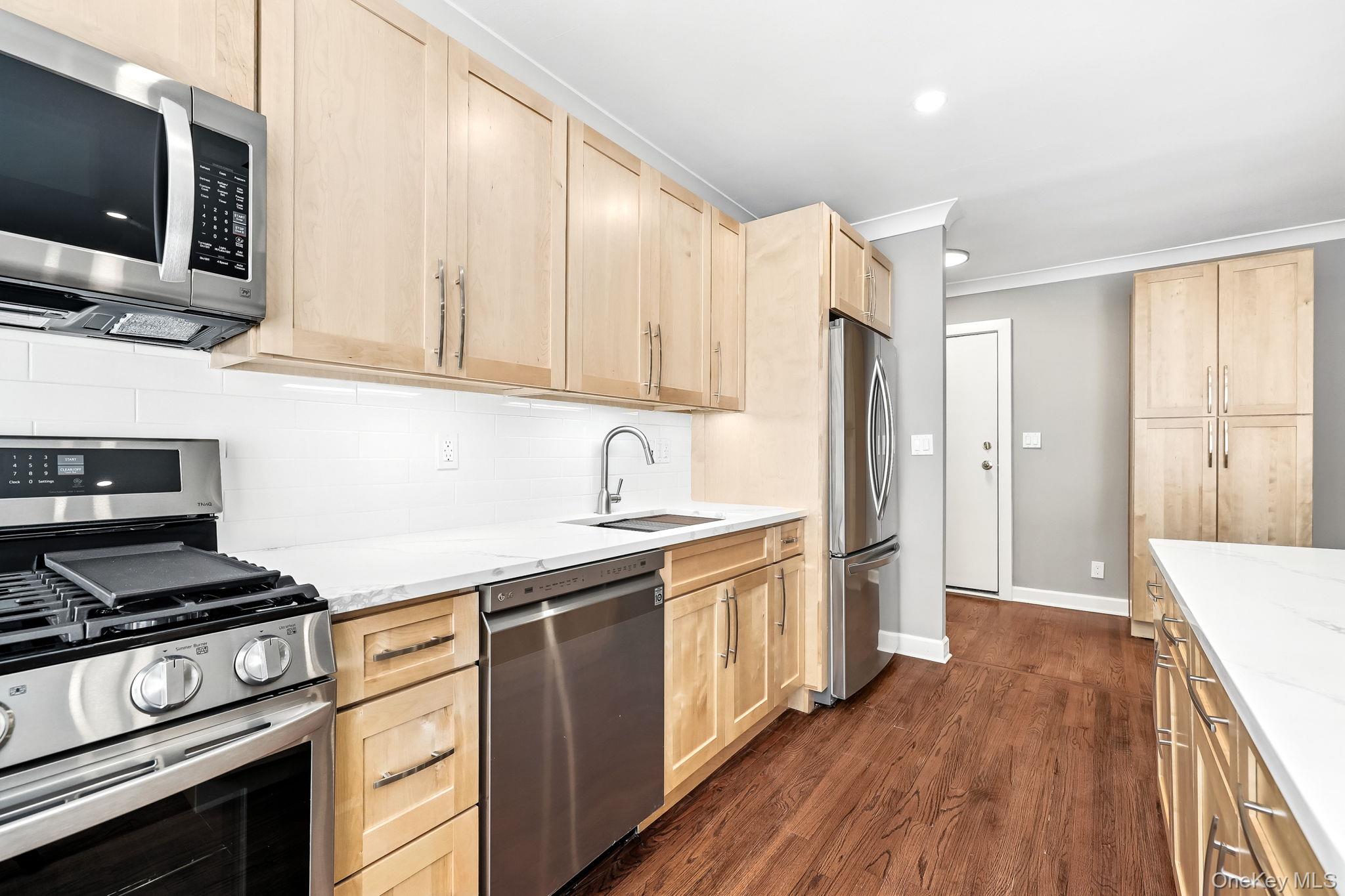 1133 Midland Avenue Unit: 4L