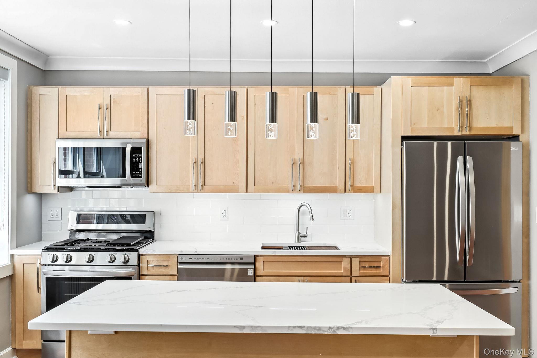 1133 Midland Avenue Unit: 4L