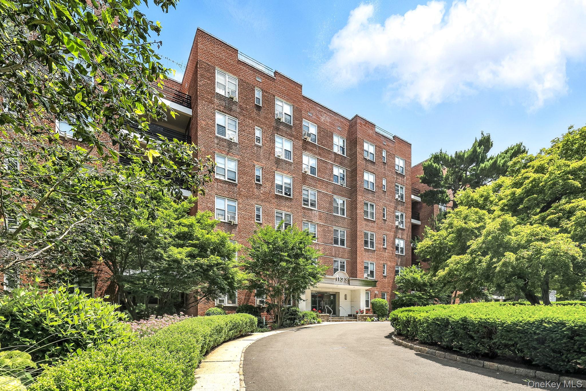 1133 Midland Avenue Unit: 4L