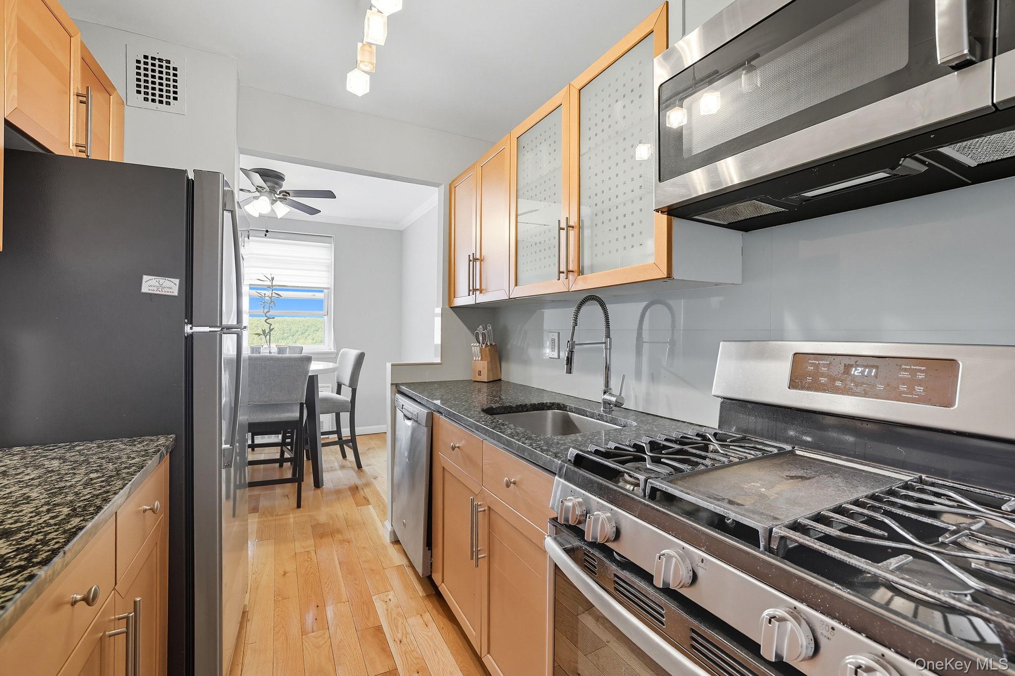 377 N Broadway Unit: 602