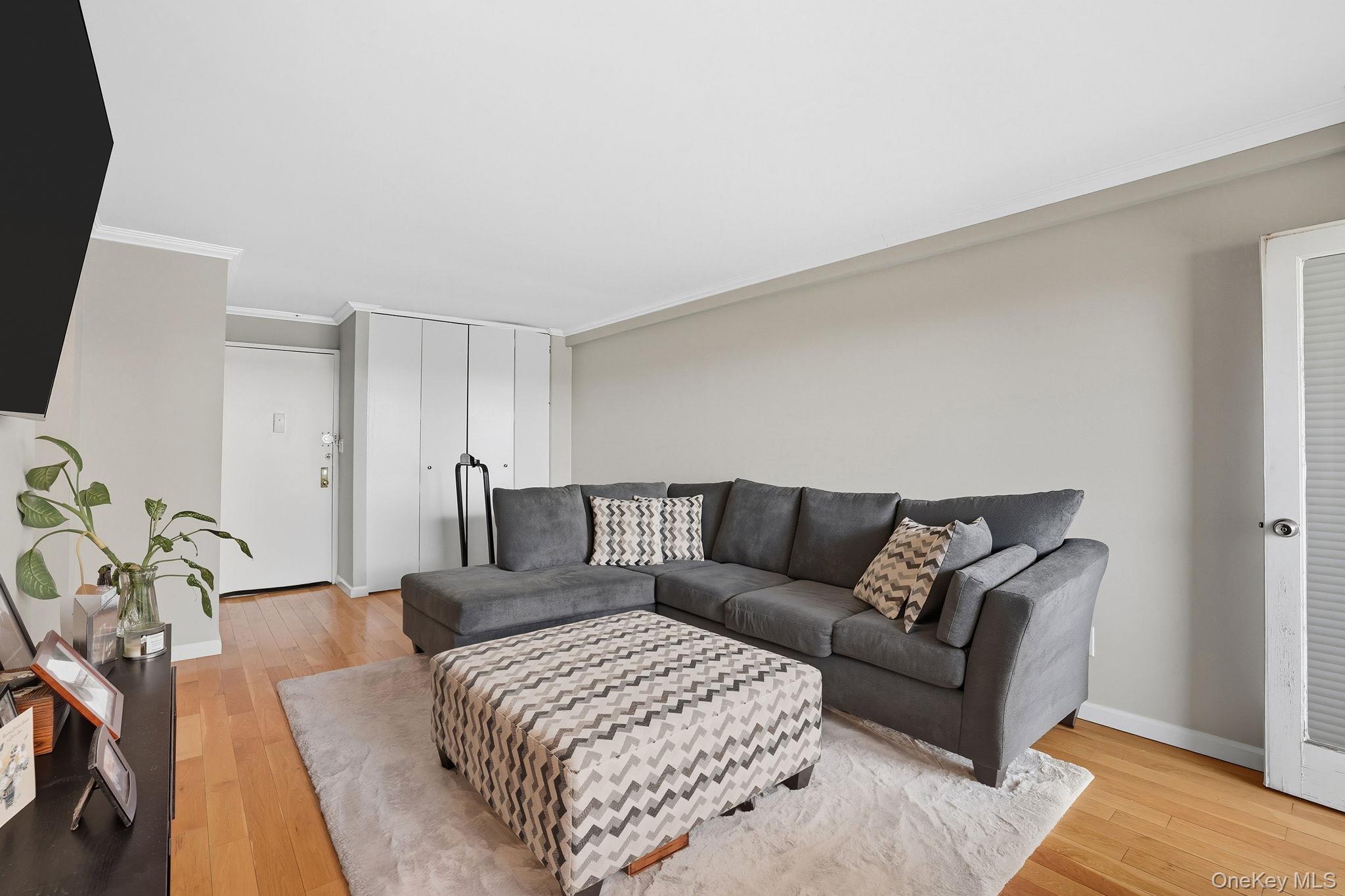 377 N Broadway Unit: 602